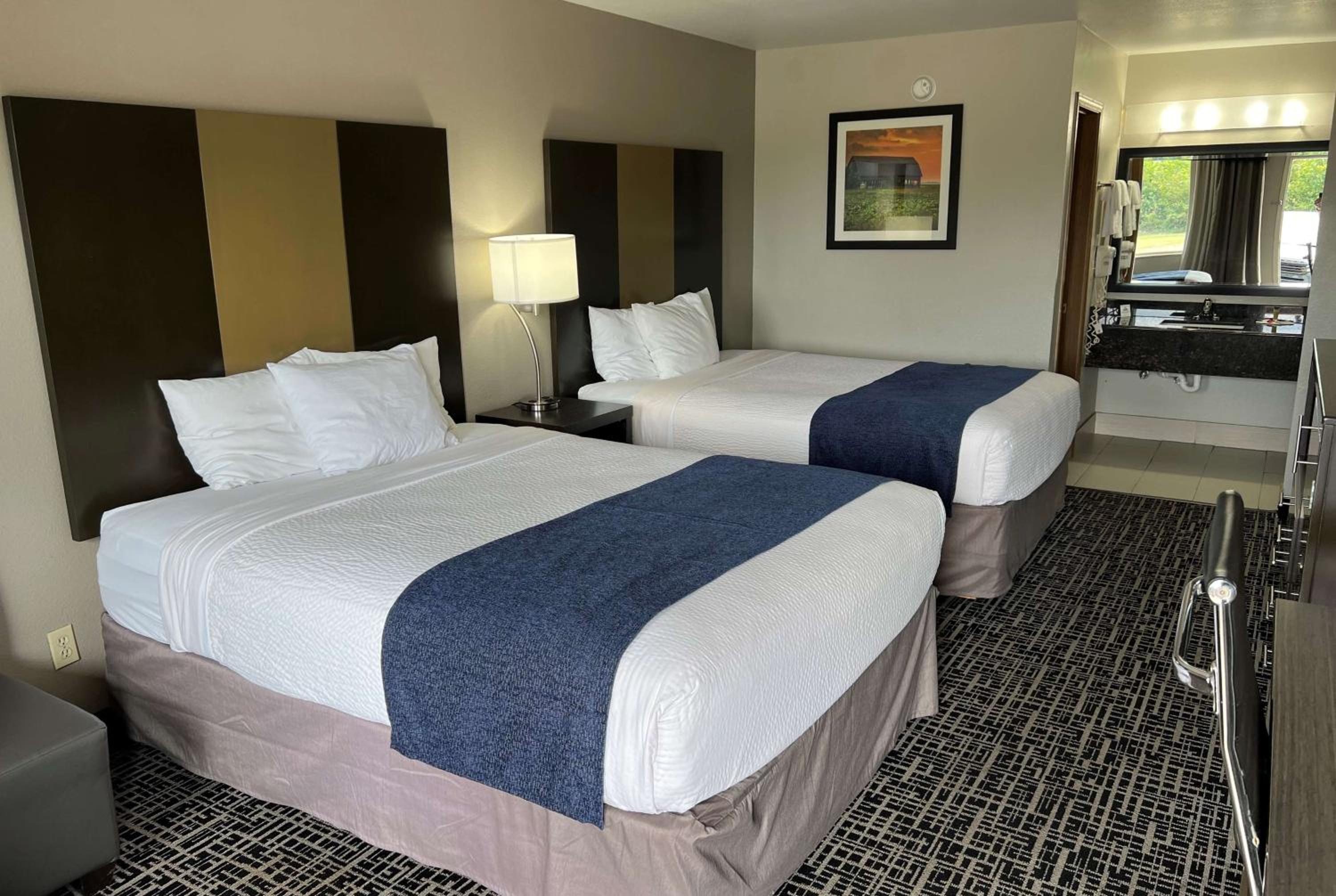 Days Inn by Wyndham Grove view 4