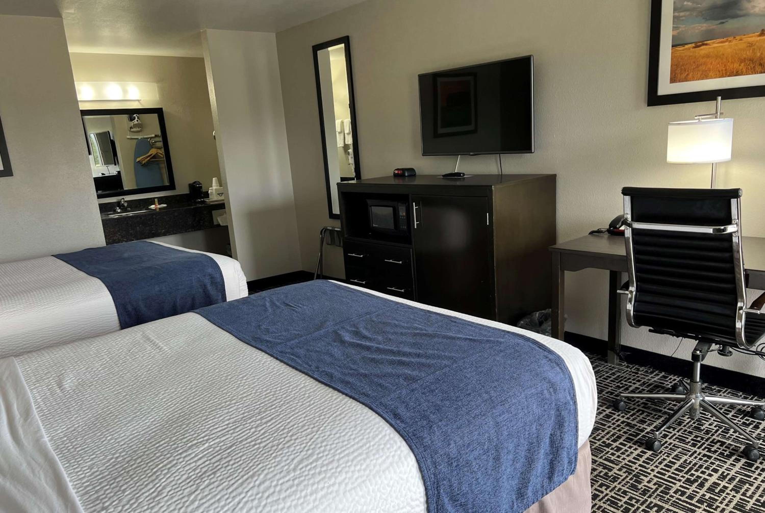 Days Inn by Wyndham Grove view 5