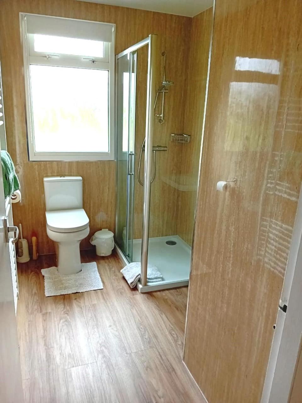 Glen Dhoo Country Cottages - Meadowview Bungalow view 4