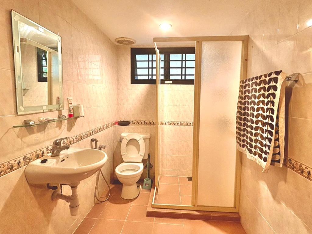 Chic Designer Room in Shared Bungalow SS1 Near LRT Petaling Jaya photo 2
