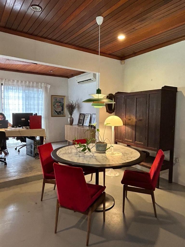 Chic Designer Room in Shared Bungalow SS1 Near LRT Petaling Jaya photo 6