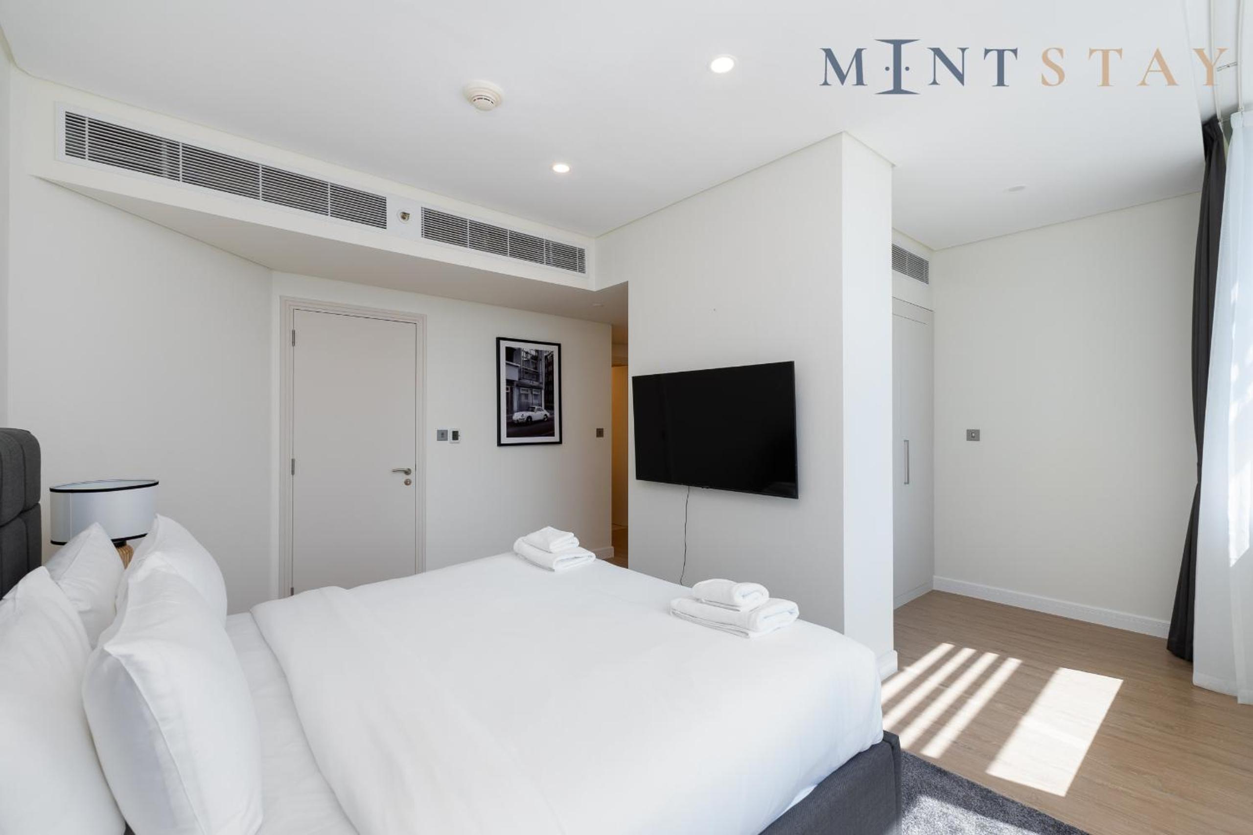 Sky Gardens, Park Avenue, DIFC - Mint Stay