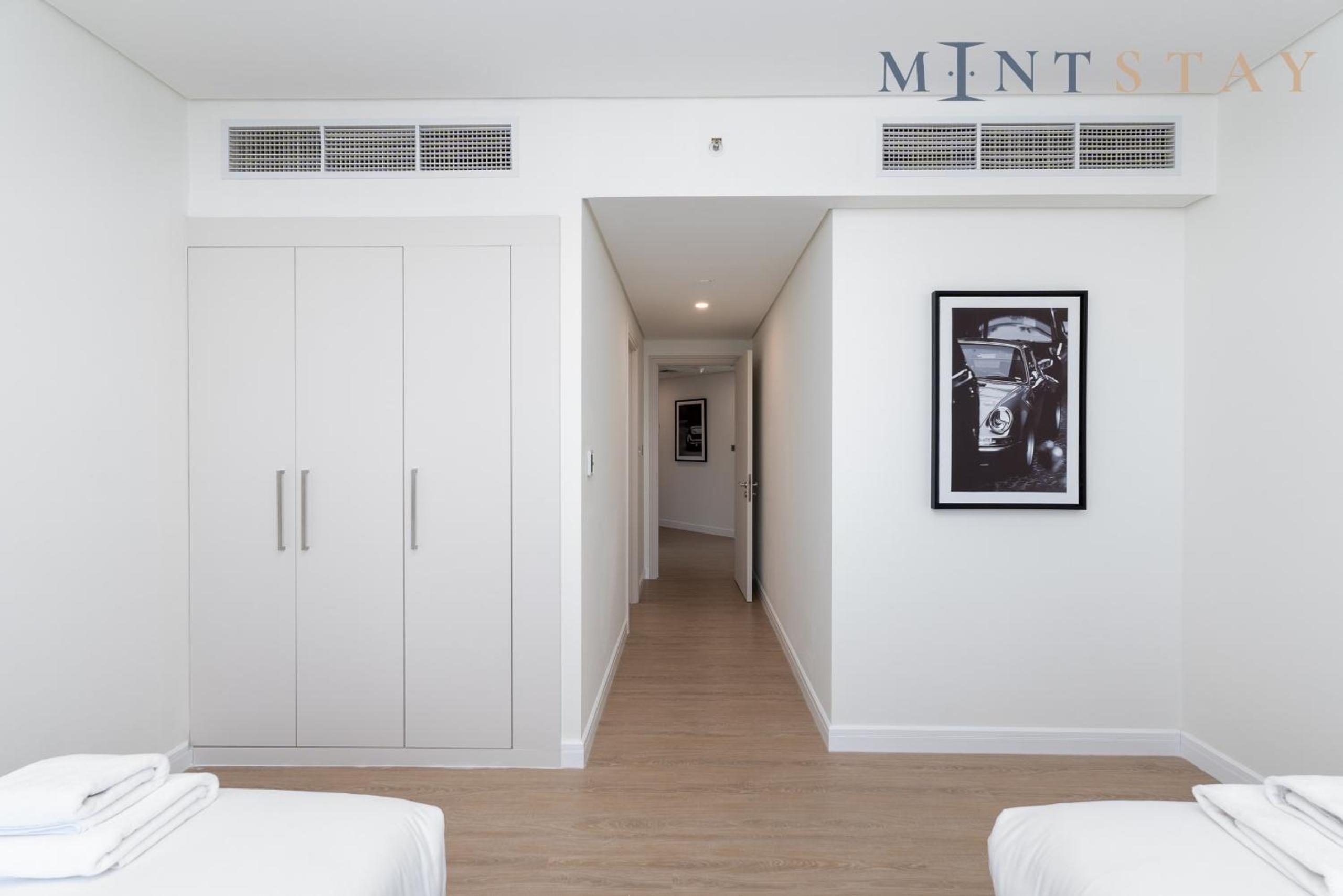 Sky Gardens, Park Avenue, DIFC - Mint Stay