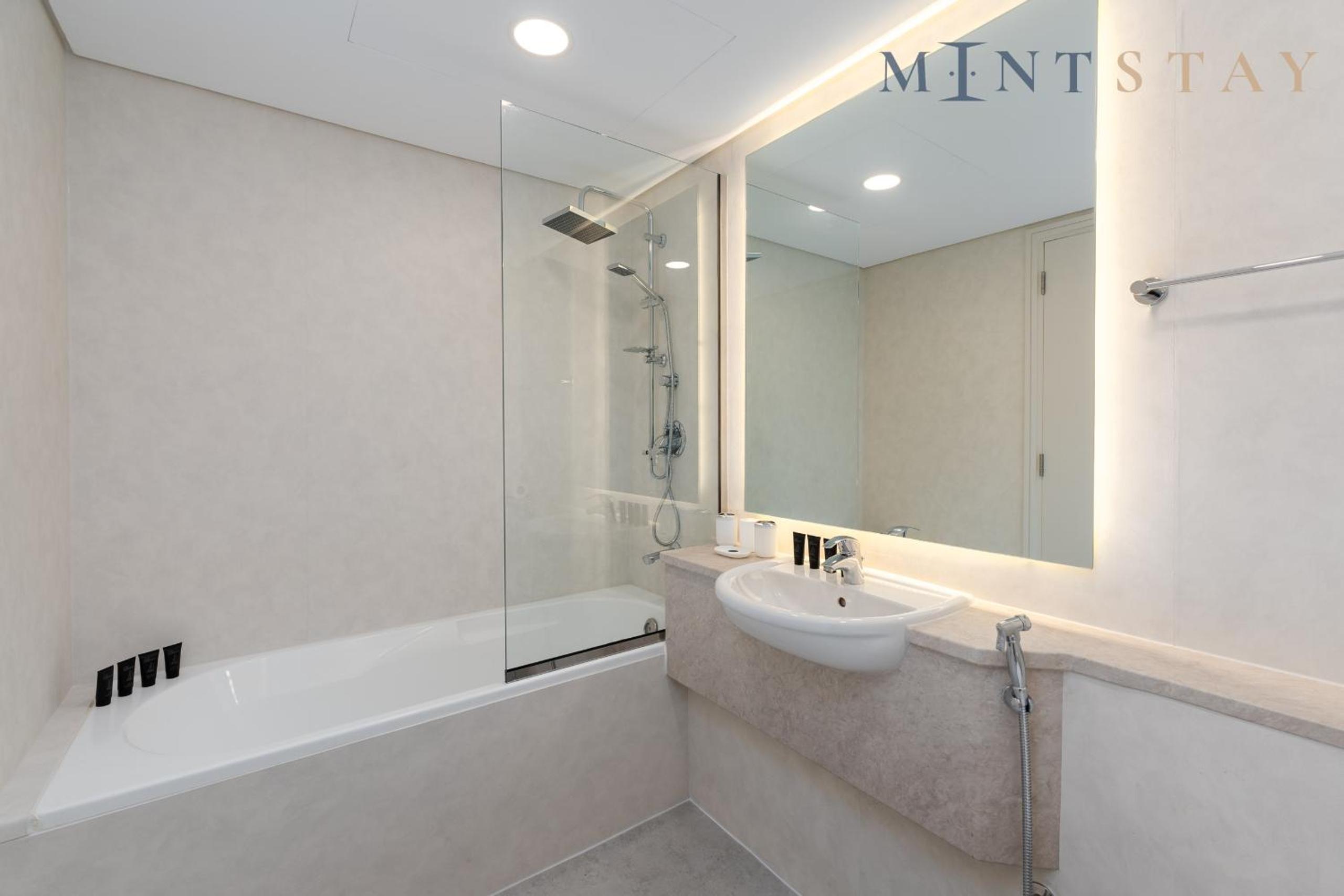 Sky Gardens, Park Avenue, DIFC - Mint Stay