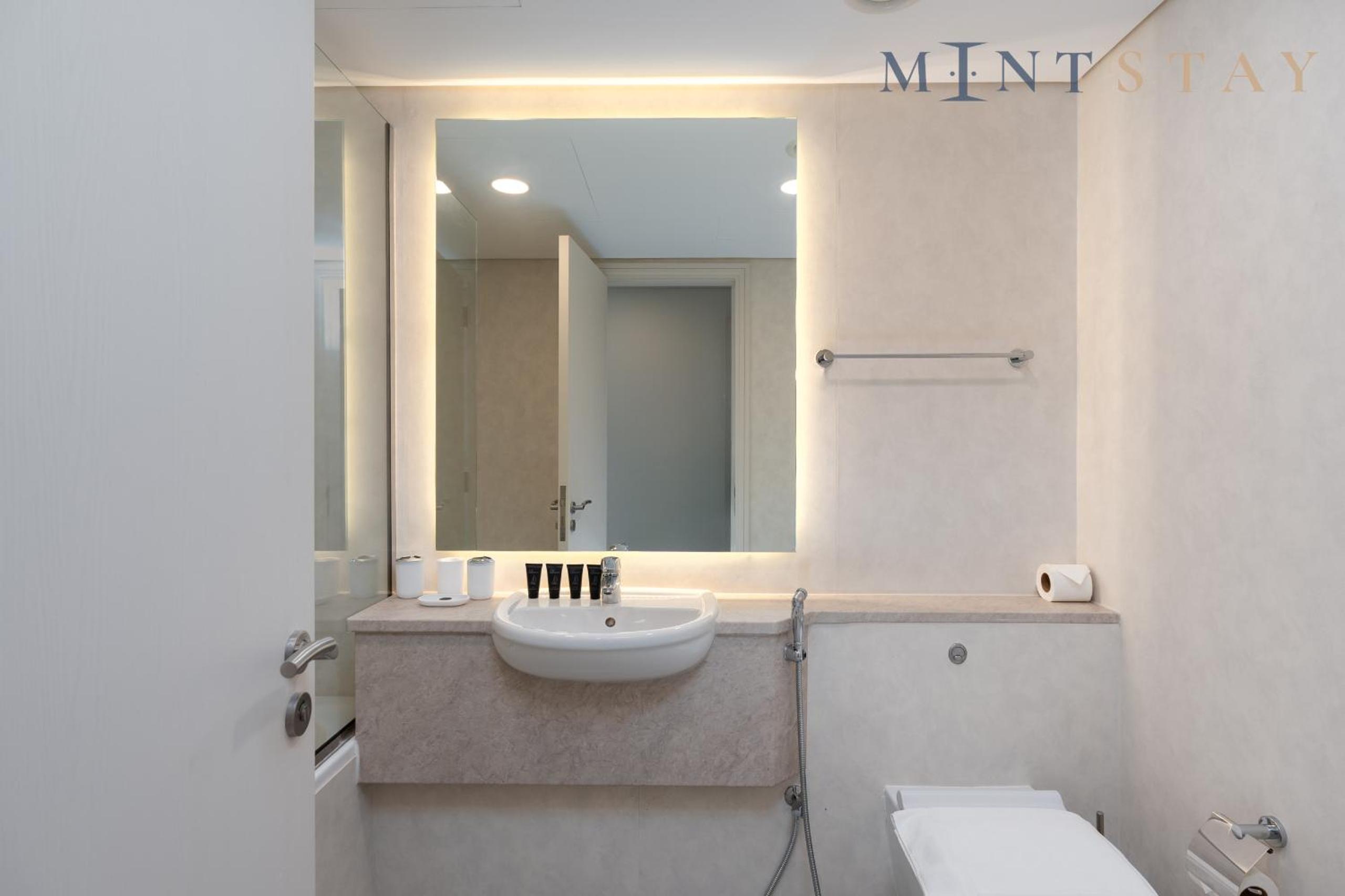 Sky Gardens, Park Avenue, DIFC - Mint Stay