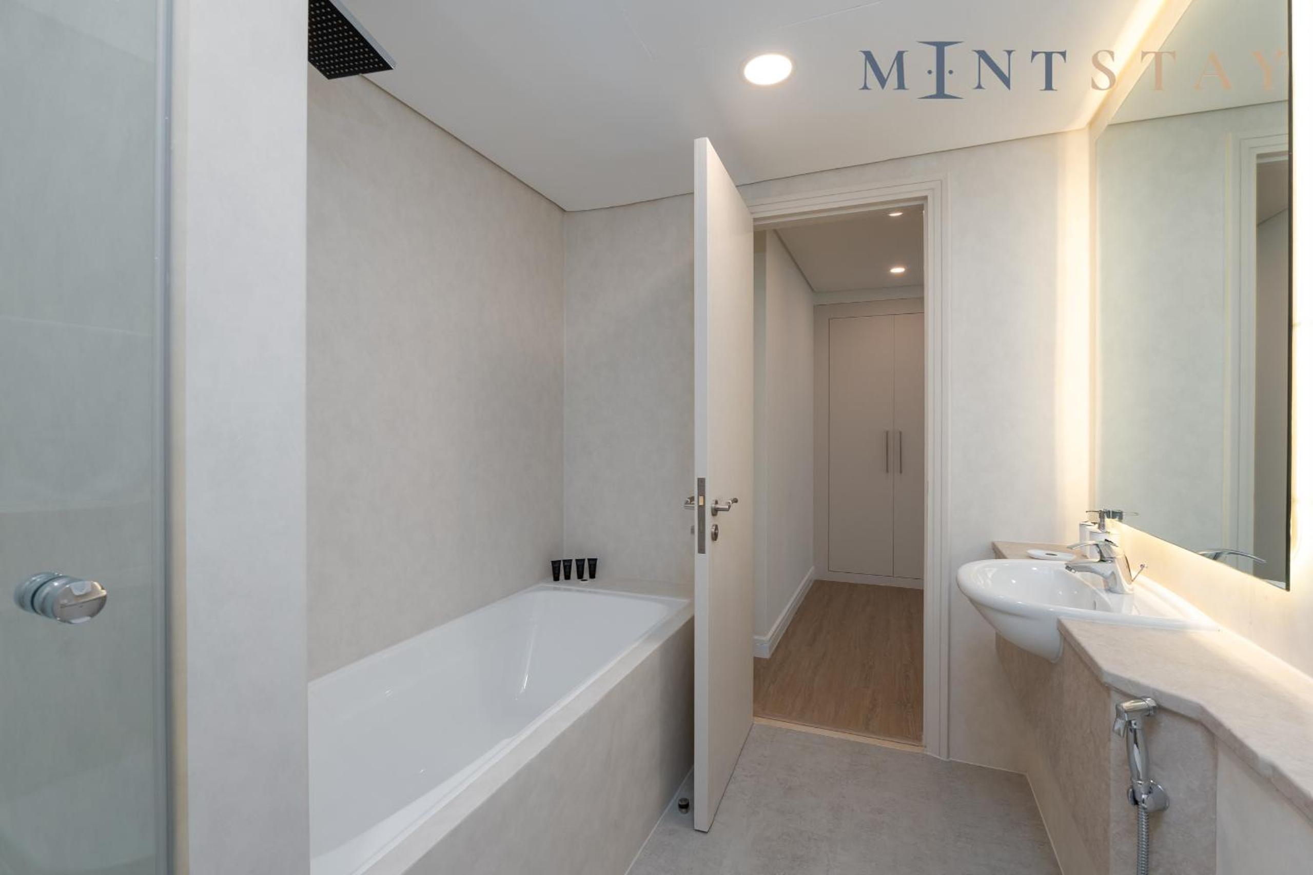 Sky Gardens, Park Avenue, DIFC - Mint Stay