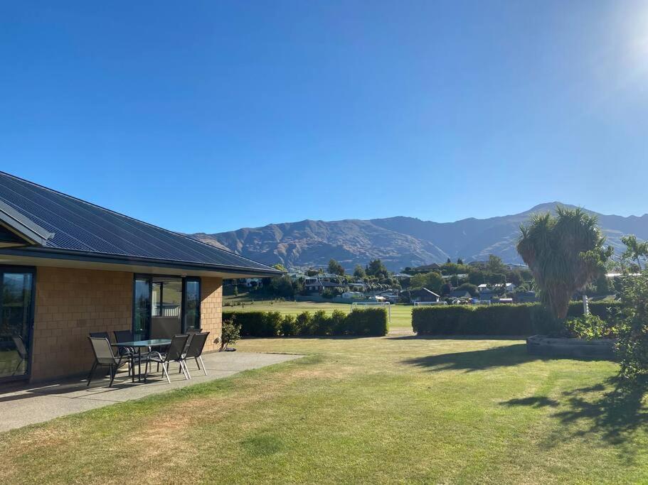 Lake Wānaka Retreat view 2