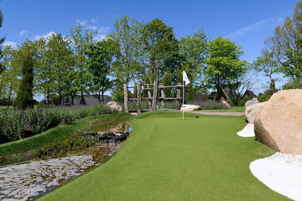 Skønt Sommerhus Golfhytte midt i skønne omgivelser