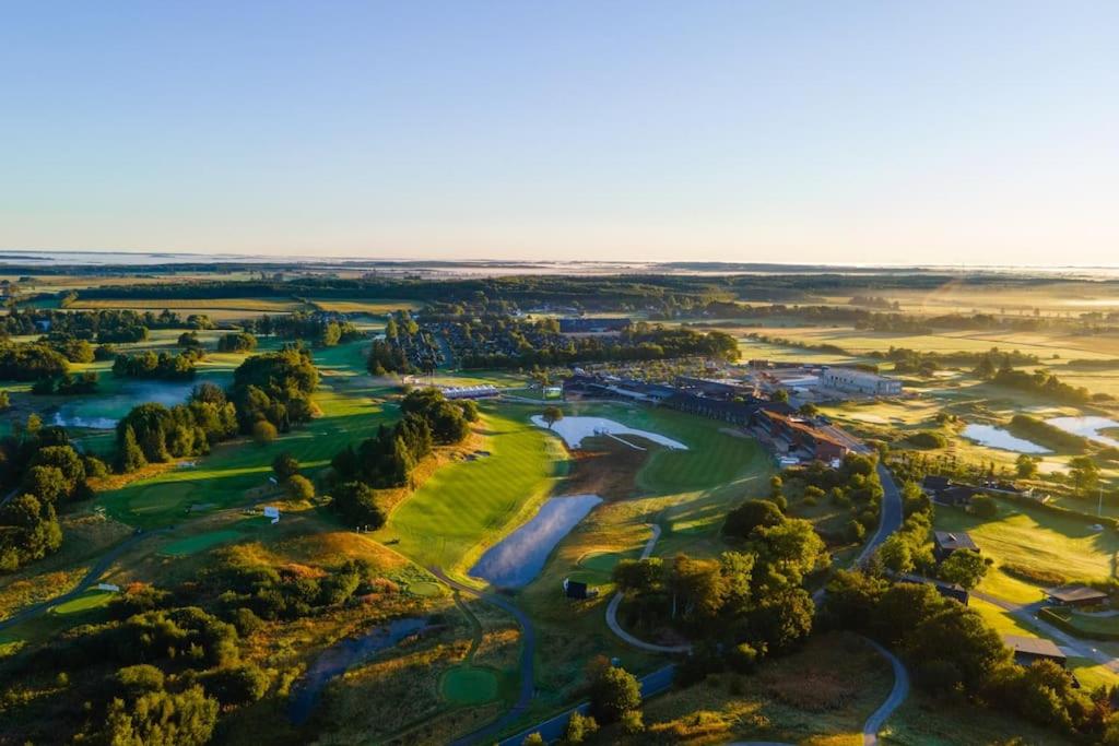 Skønt Sommerhus Golfhytte midt i skønne omgivelser