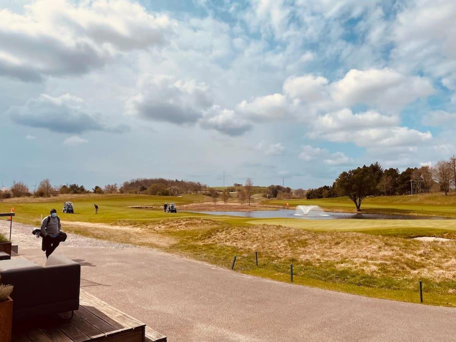 Skønt Sommerhus Golfhytte midt i skønne omgivelser