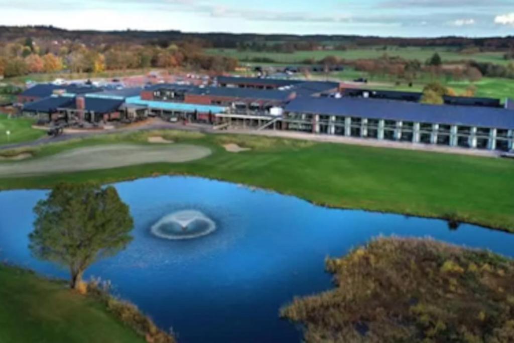 Skønt Sommerhus Golfhytte midt i skønne omgivelser