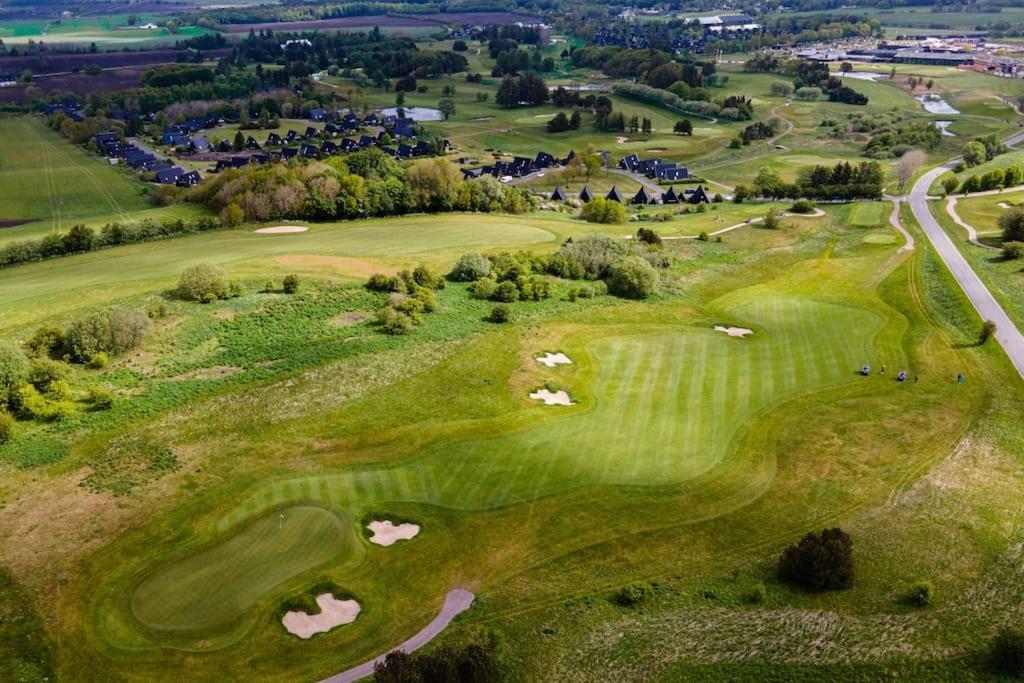Skønt Sommerhus Golfhytte midt i skønne omgivelser