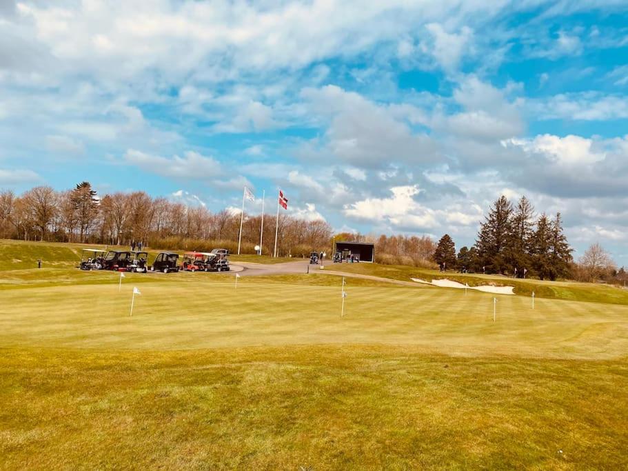 Skønt Sommerhus Golfhytte midt i skønne omgivelser