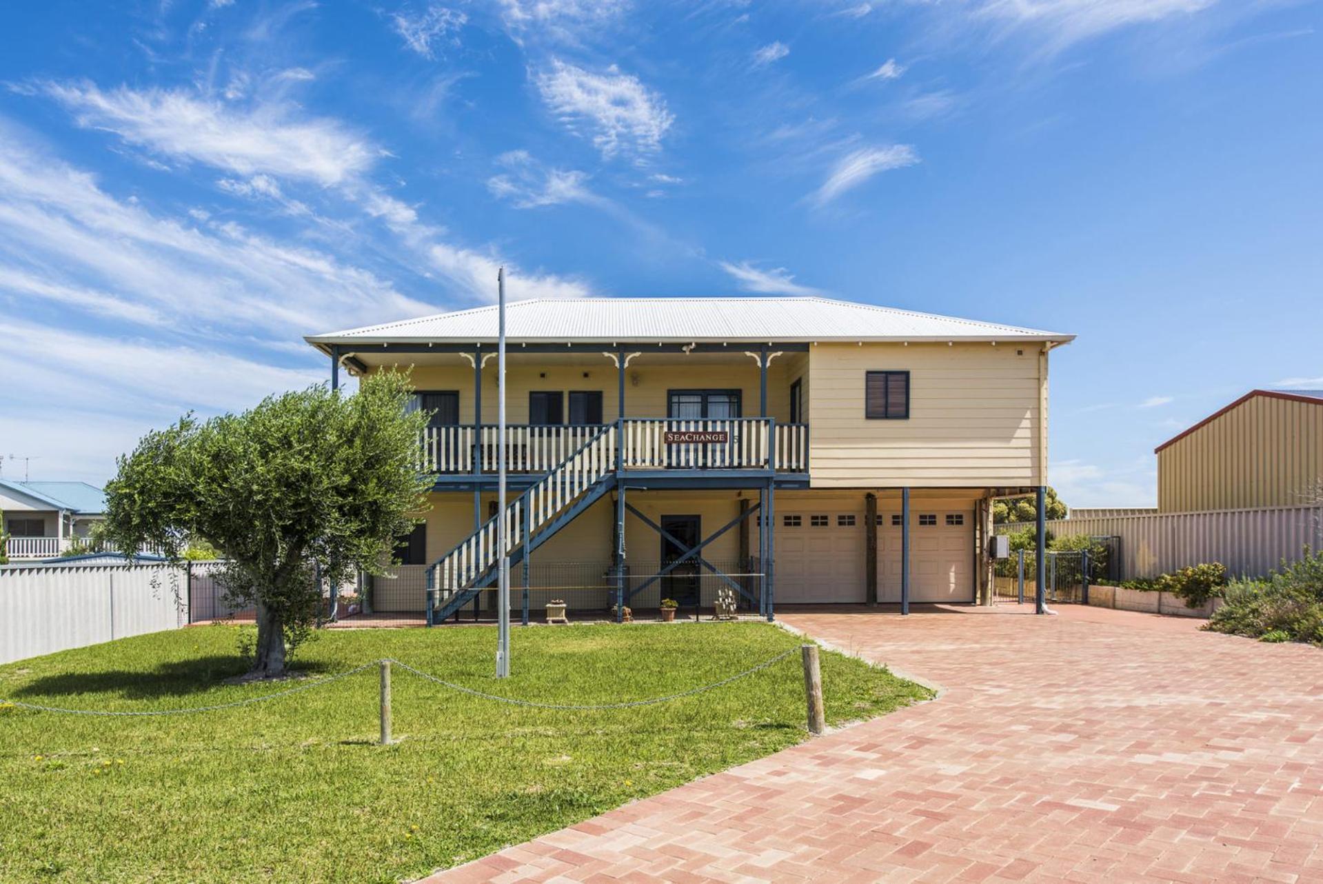 Sea Change - Spacious Family Holiday Accommodation Pet friendly