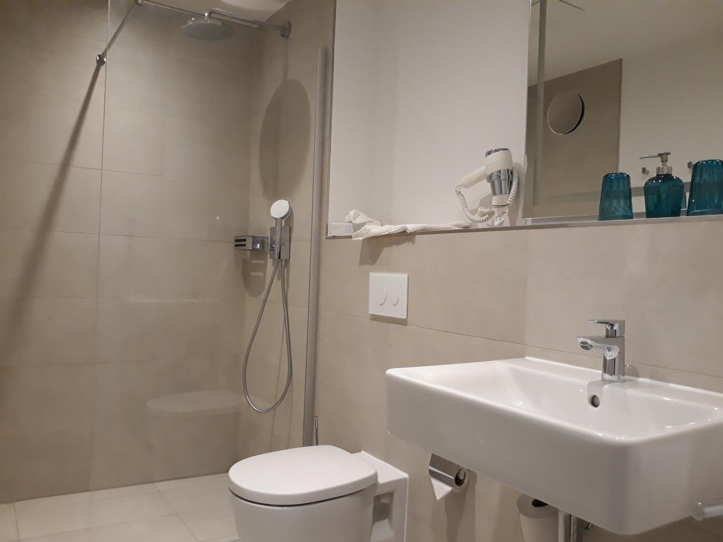 Komfort trifft Idylle - Ferienwohnung mit Seeblick