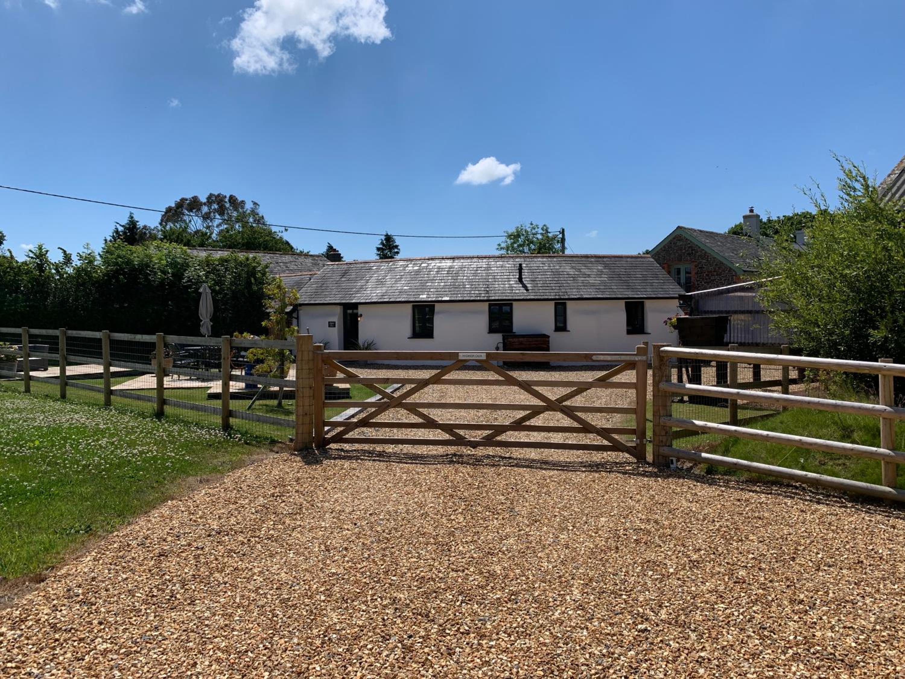 Dux Farm Retreat - 2 bed dog friendly cottage, near Bude view 2