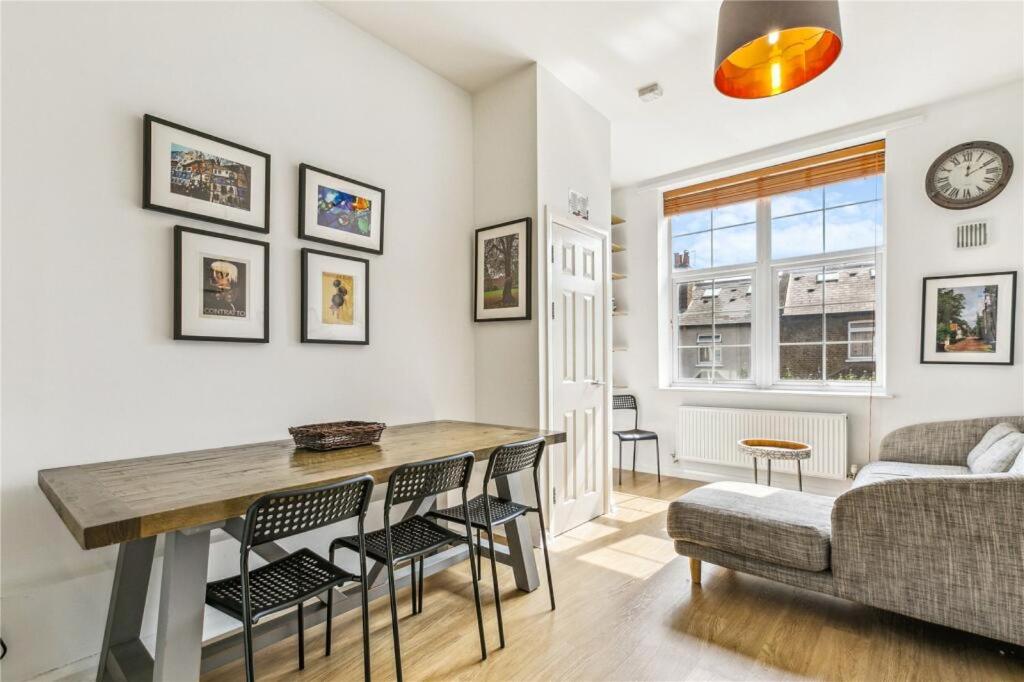 Charming 1 bedroom flat with parking in Brentford view 3
