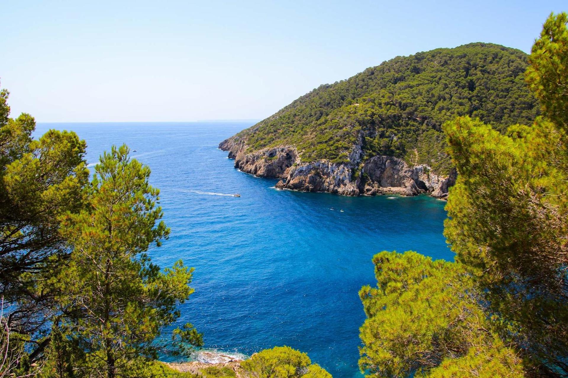 Hotel 7 Bedroom Villa with Pool - 5mins walk to Cala Llonga Beach - Can Ramon - Image 1