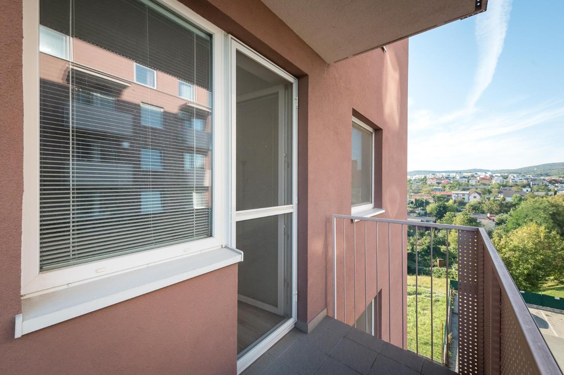 3 rooms Luxury apartment with private parking