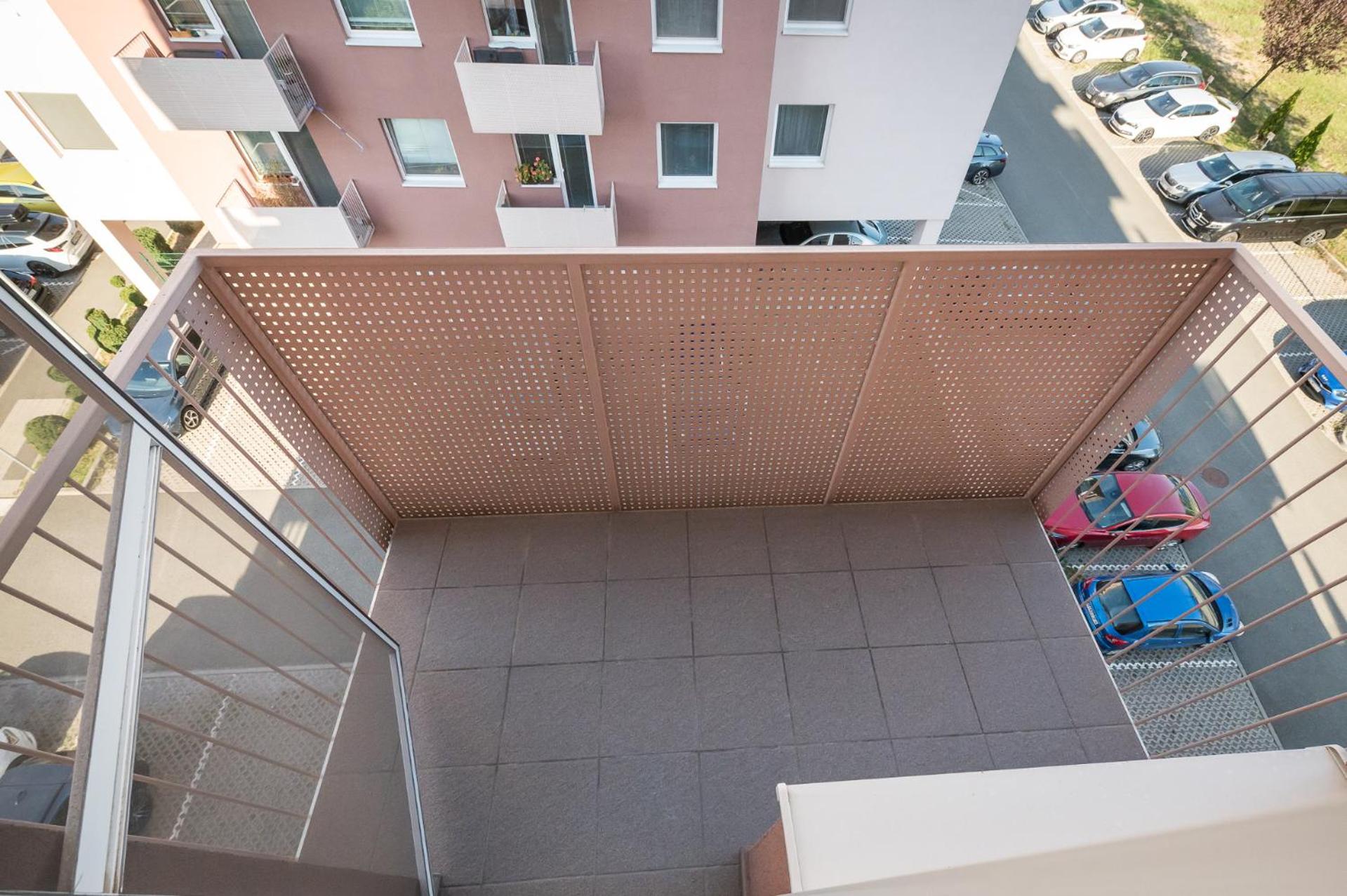 3 rooms Luxury apartment with private parking