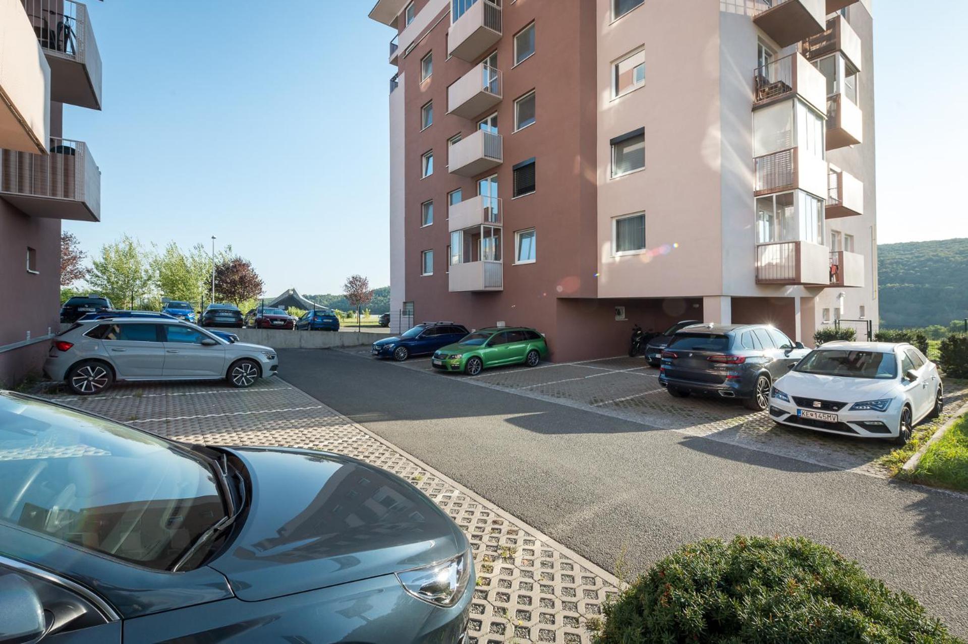 3 rooms Luxury apartment with private parking
