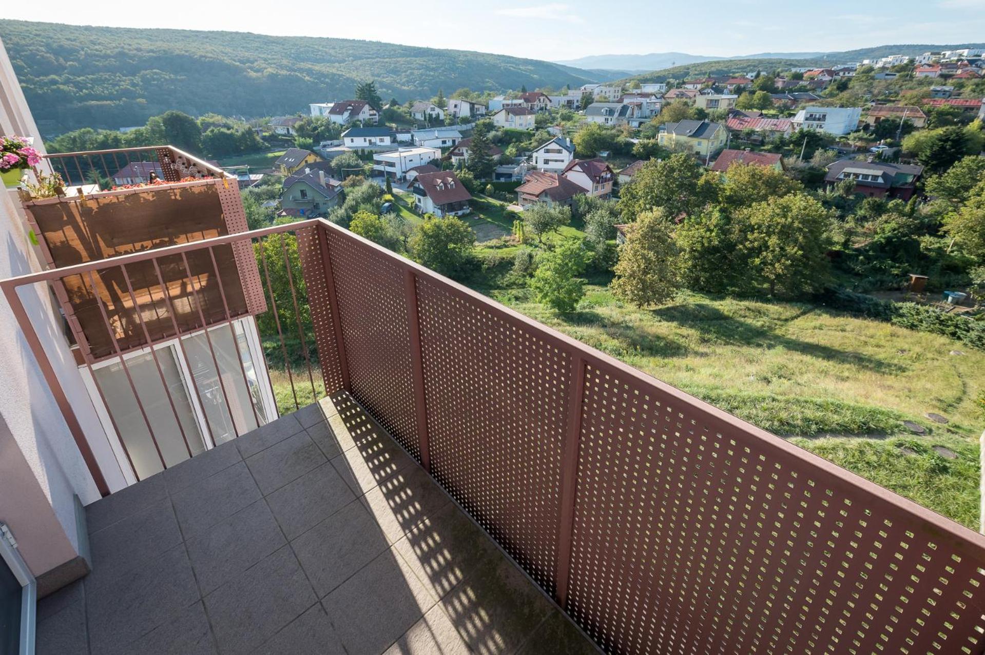 3 rooms Luxury apartment with private parking