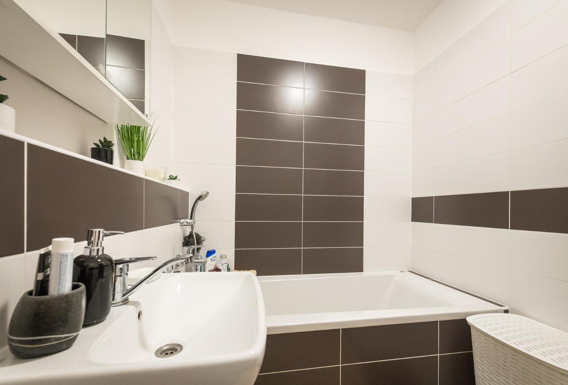 3 rooms Luxury apartment with private parking