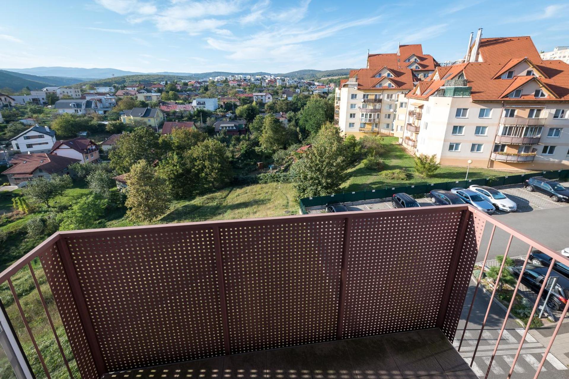 3 rooms Luxury apartment with private parking