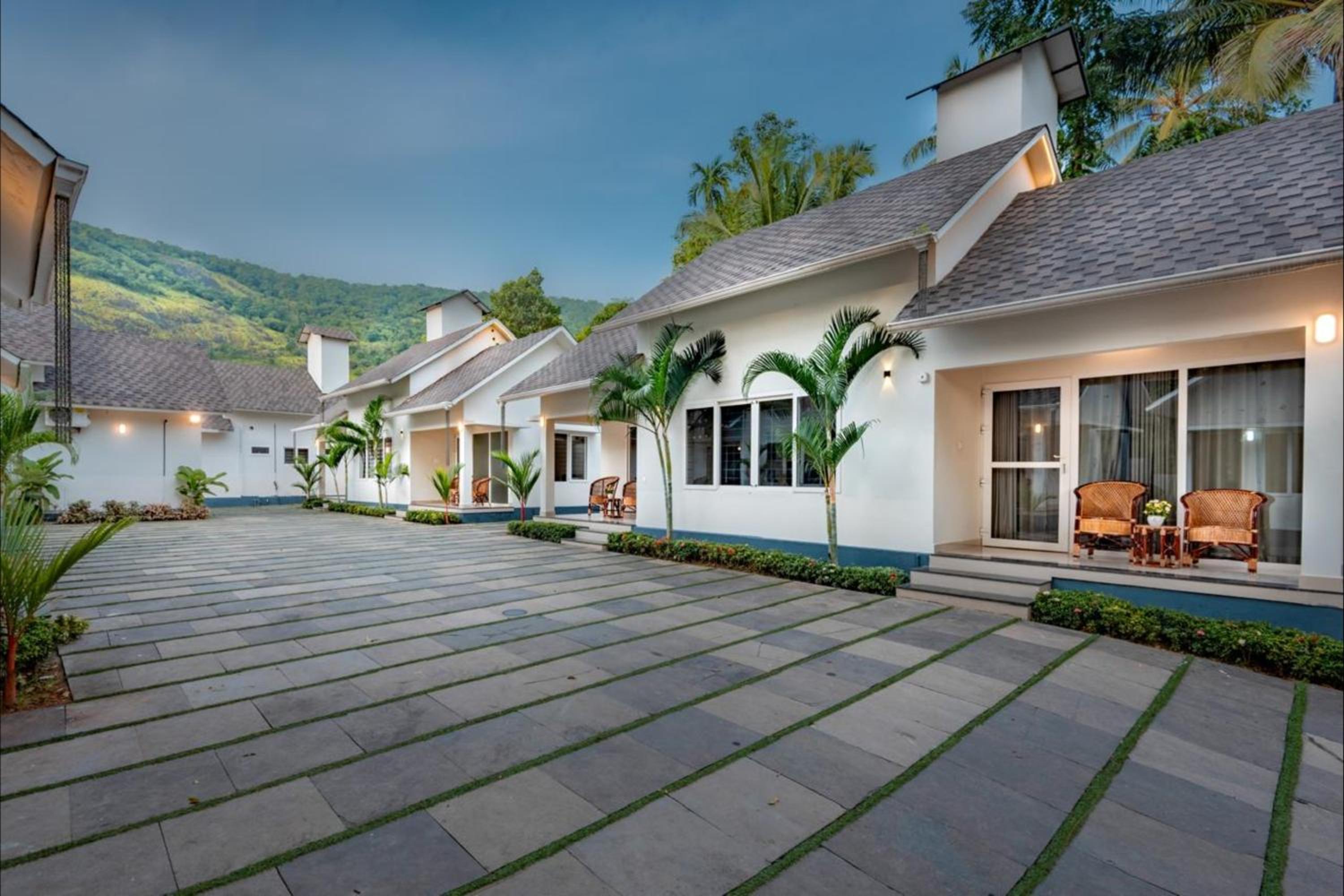 Abrigo Resorts
