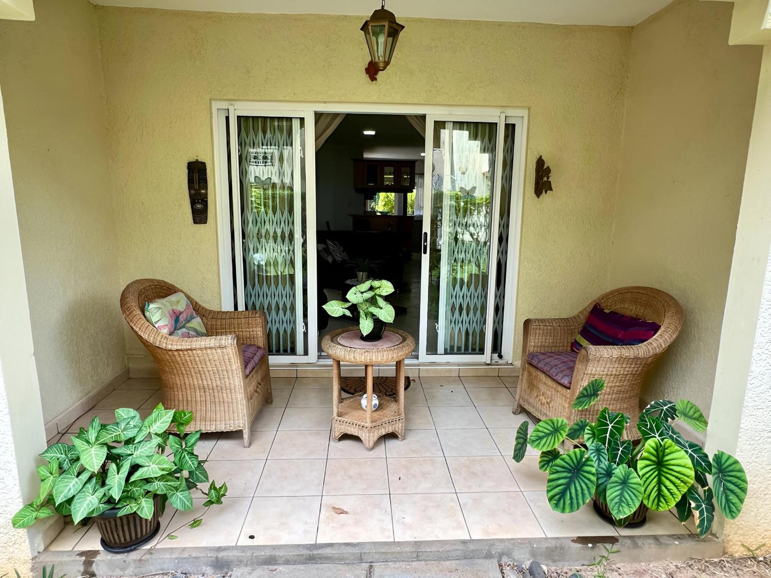 Sea Sand Sun- Entire Modern Ground Floor apartment-Close to beach view 5