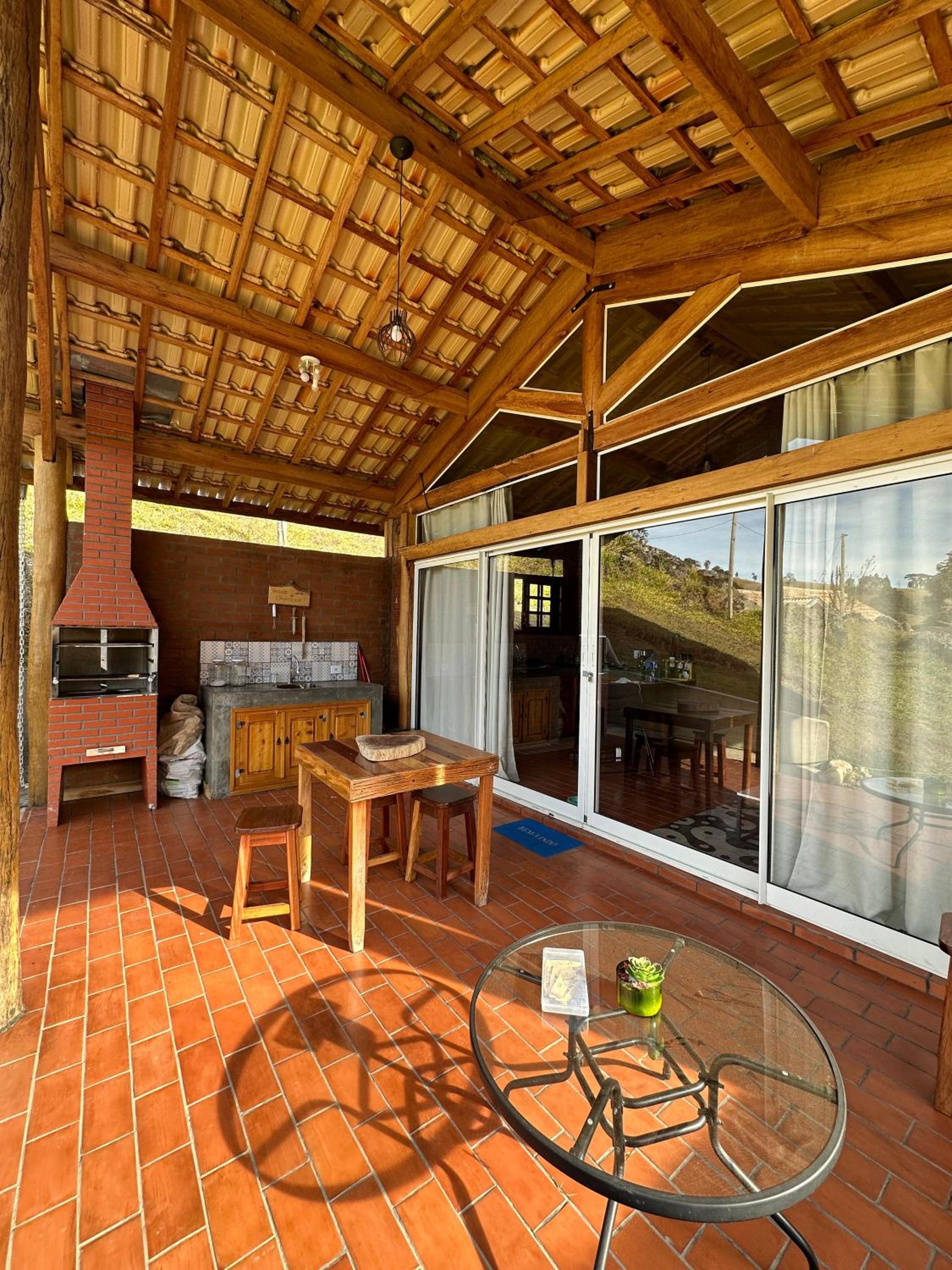 Chalé Jequitiba, hidro, lareira, natureza, Sul de Minas, Café da manhã