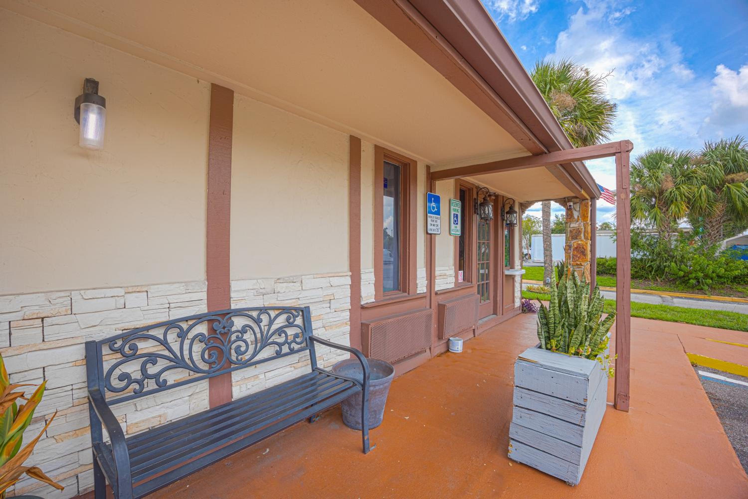 Liberty Inn and Suites Kissimmee near Disney World