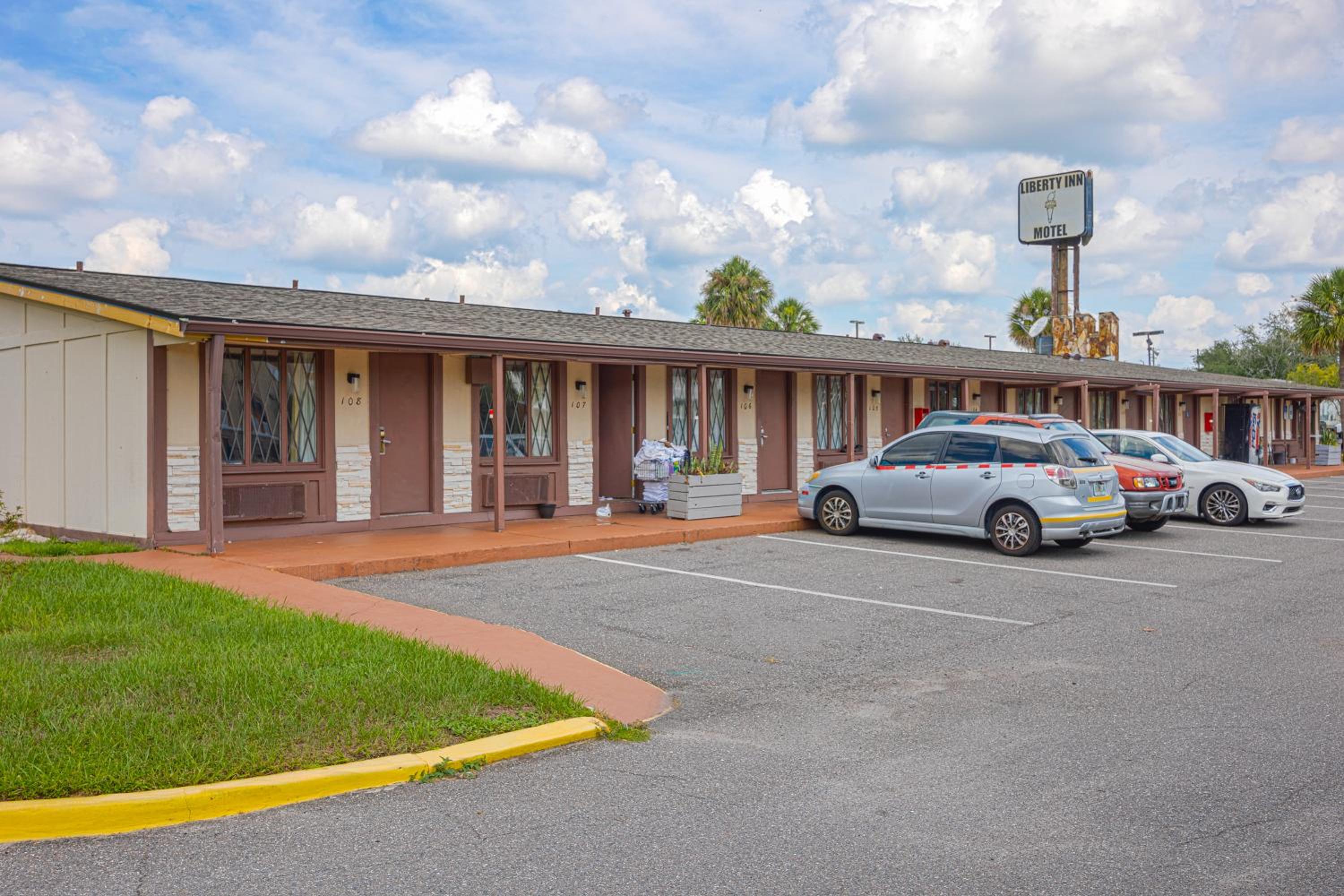 Liberty Inn and Suites Kissimmee near Disney World