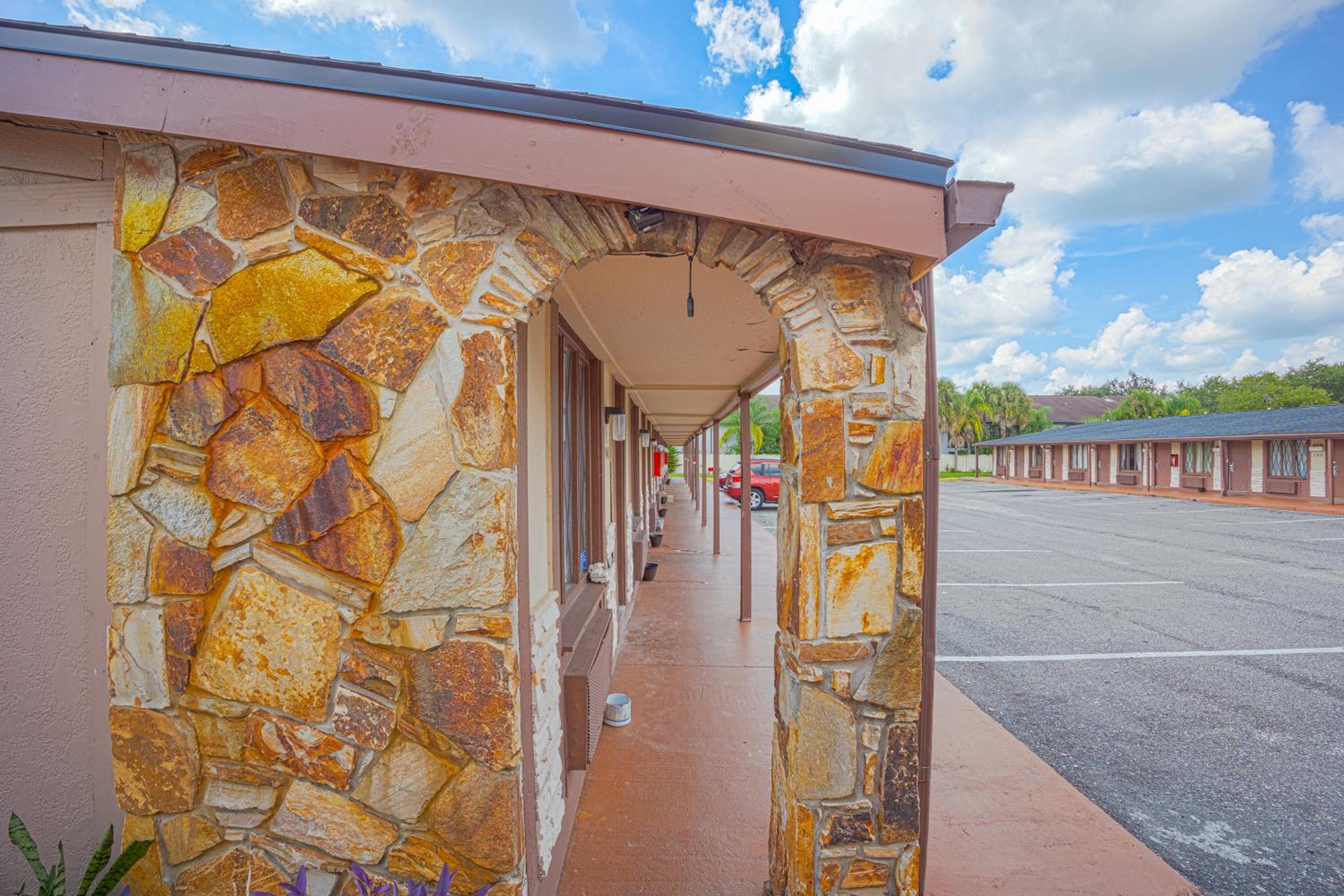 Liberty Inn and Suites Kissimmee near Disney World