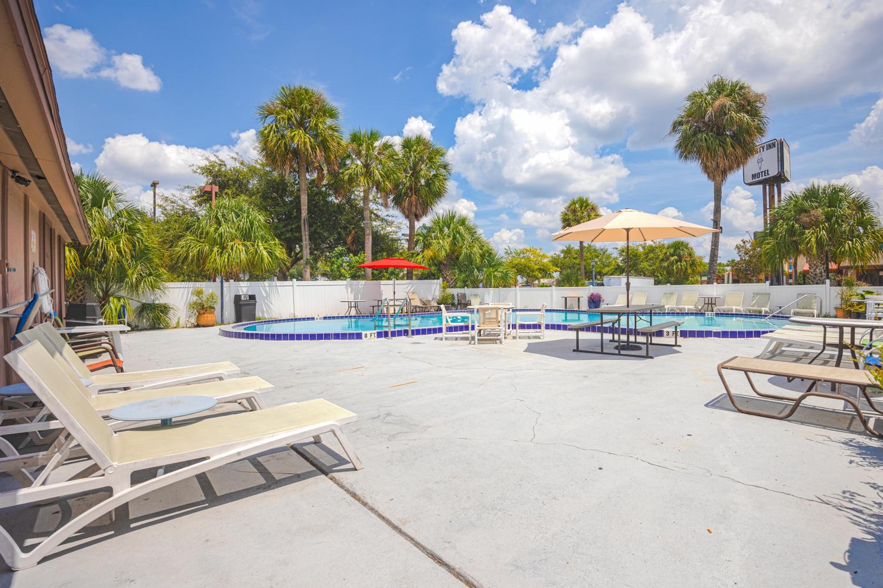 Liberty Inn and Suites Kissimmee near Disney World