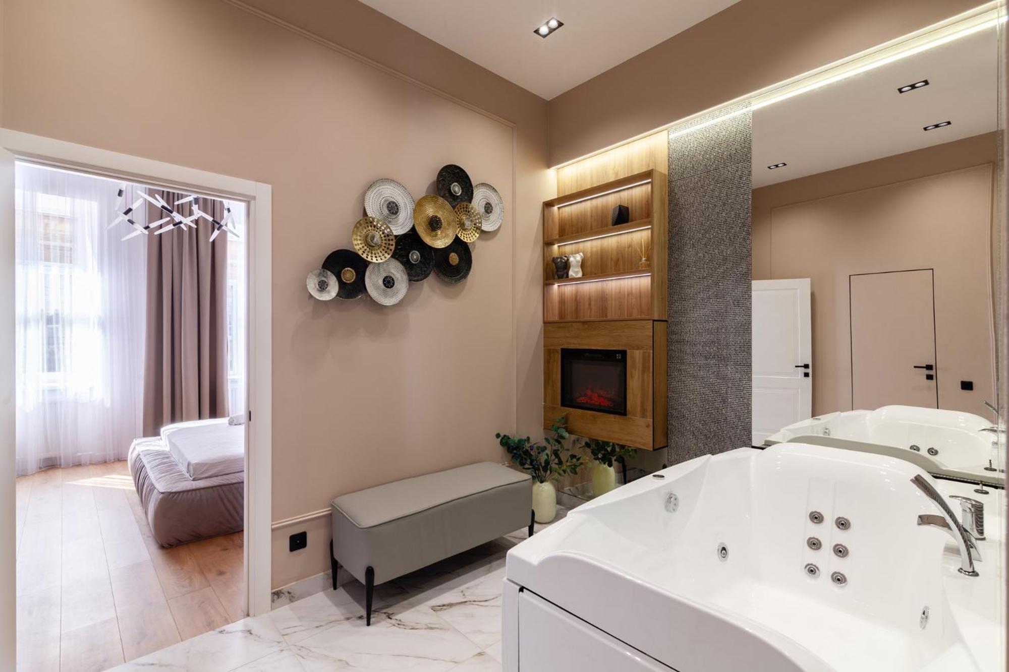 LEOGRAND Jacuzzi on Nalyvayka 14 view 5