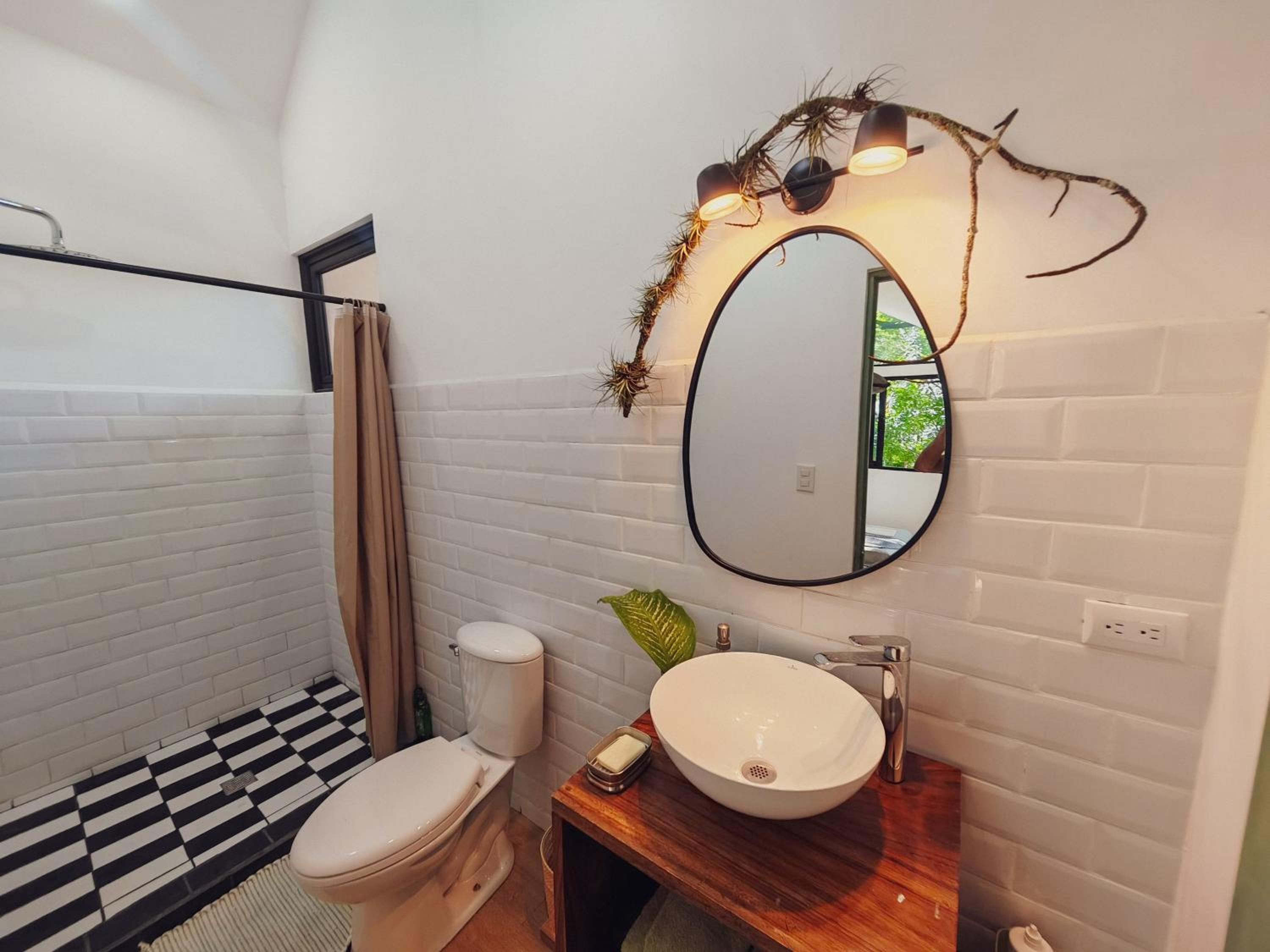 Unique Tiny House-Best Beach in El Zonte view 3