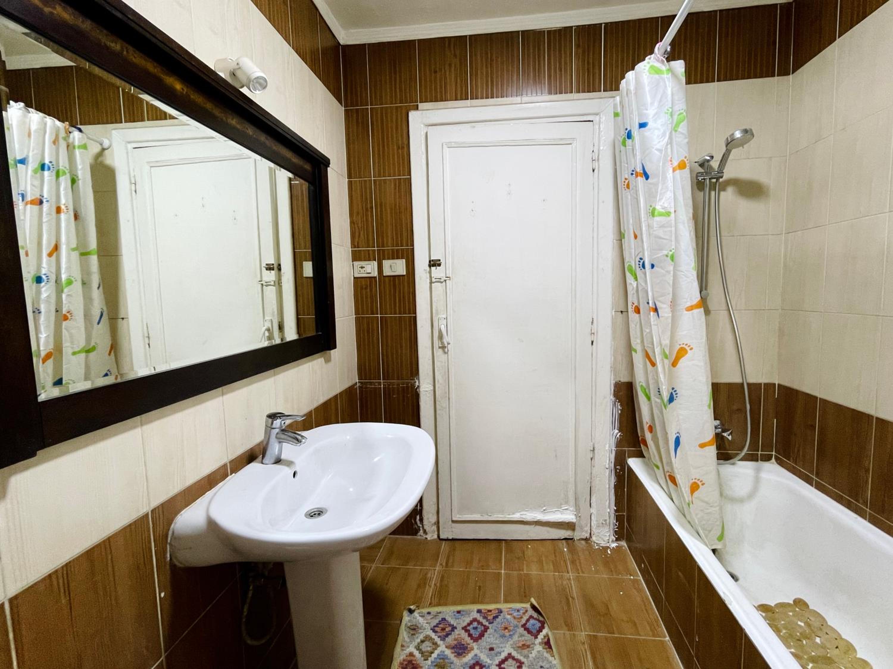 Modern 3BR Apartment - Steps from Abbas El Akkad and Citystars