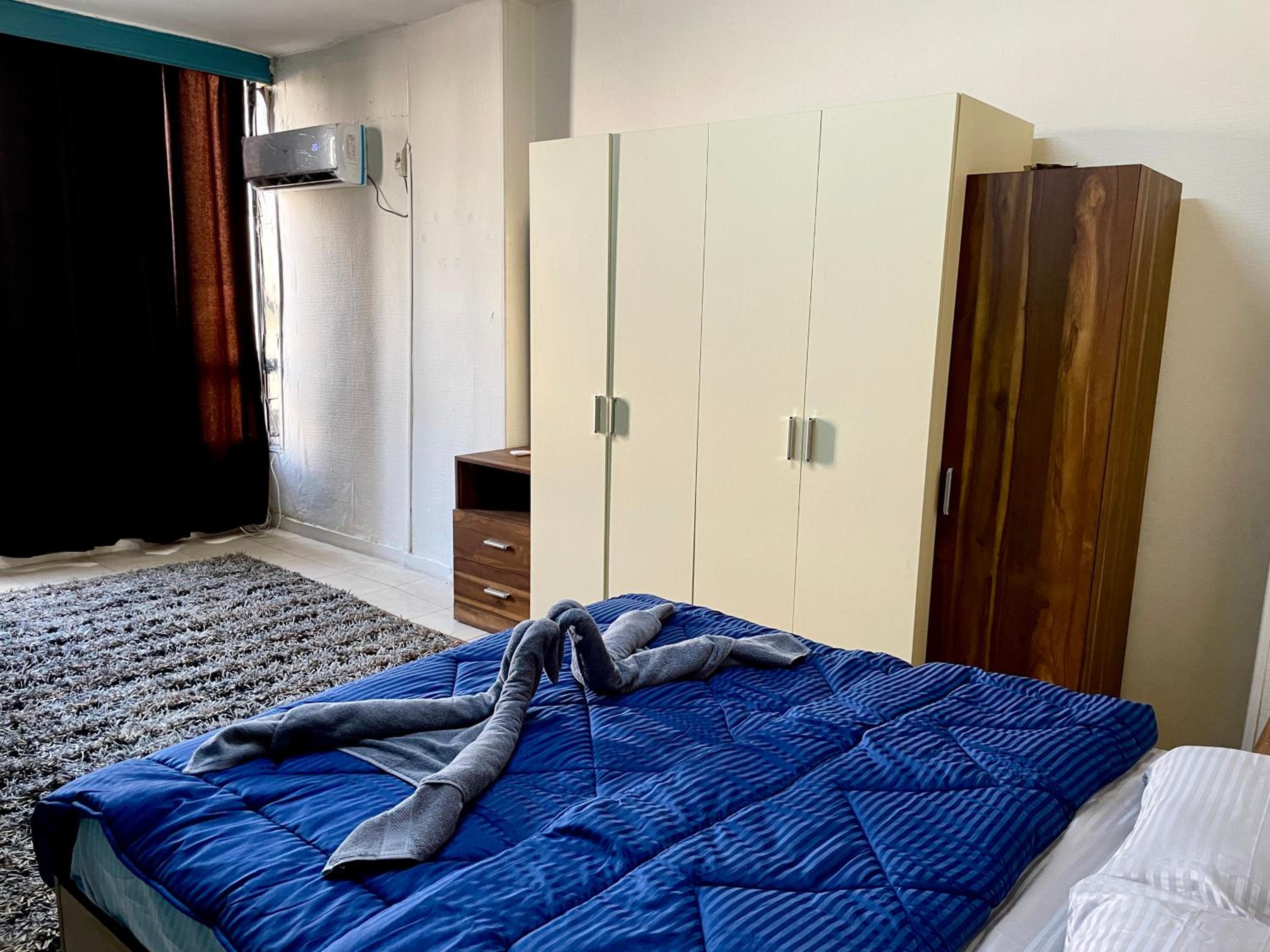Modern 3BR Apartment - Steps from Abbas El Akkad and Citystars