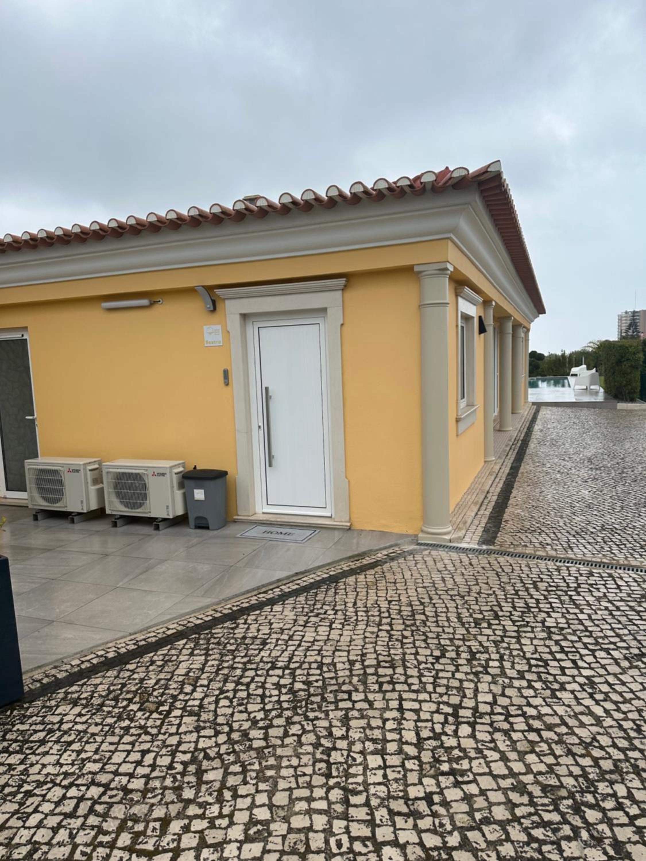 Yellow Sweet Home - Maria e Beatriz