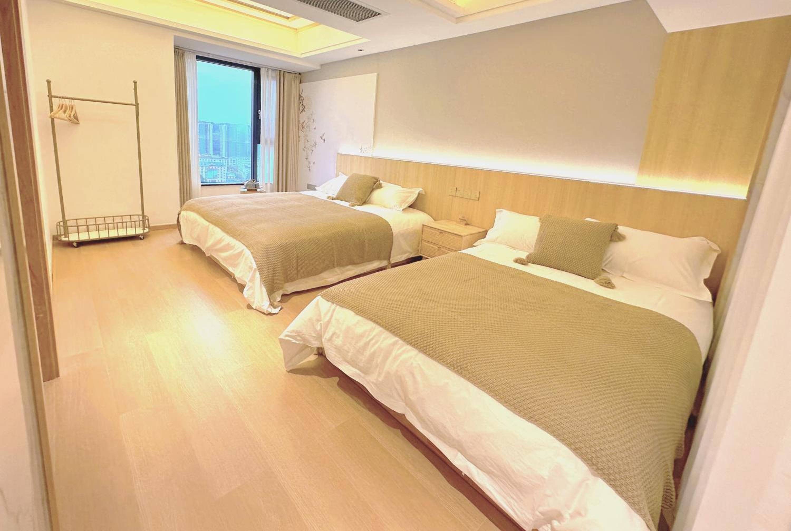 Stylish 3 RMs city APT, with laundry sets, Easy to go main locations