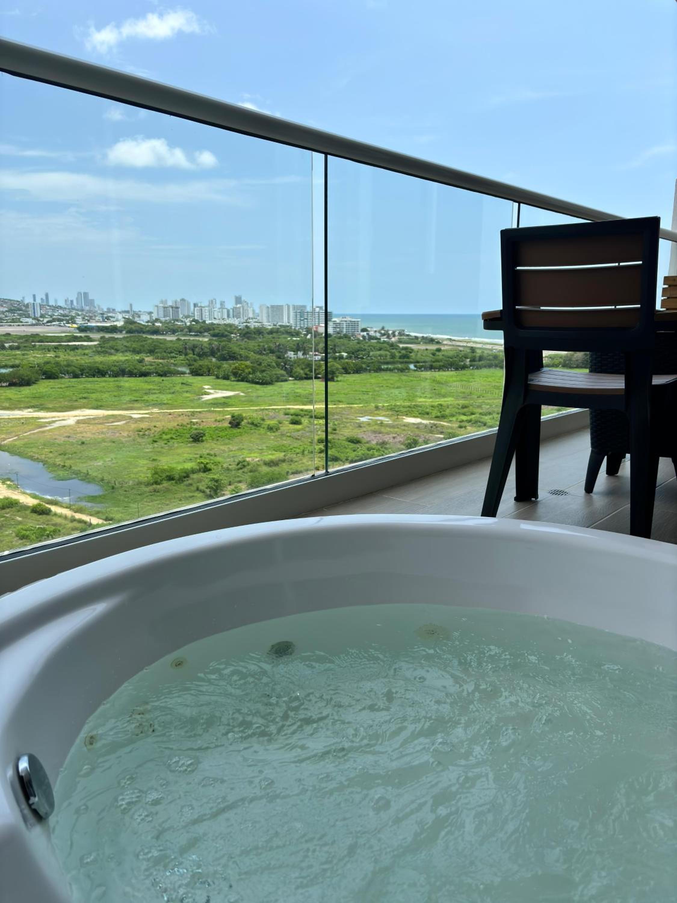 Cartagena Dominique1409 con Jacuzzi en balcón