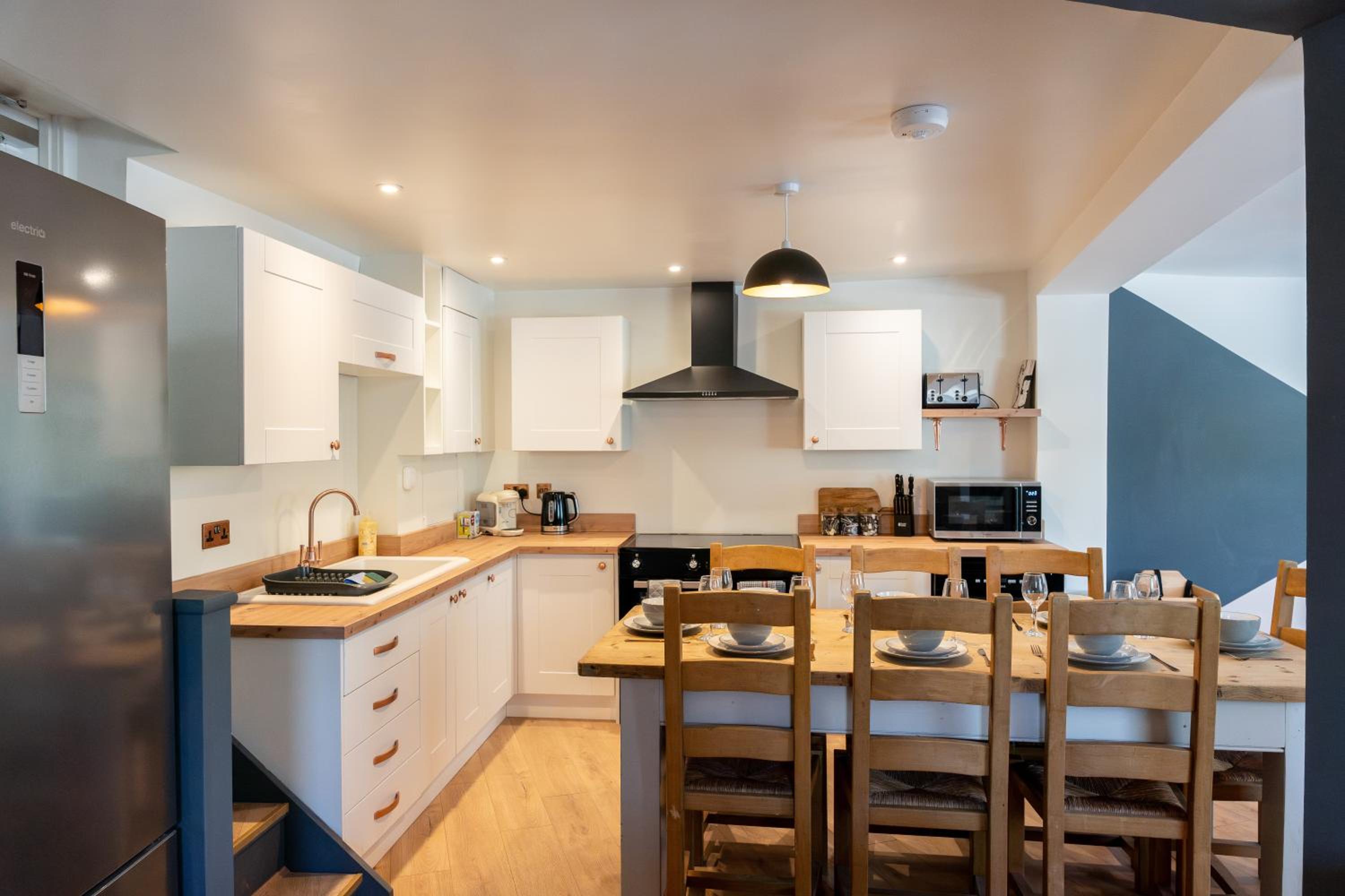 Cotswolds-Stroud-Large 5 Bedroom Home-Pool Table-Sleeps 10-Work or Leisure view 5
