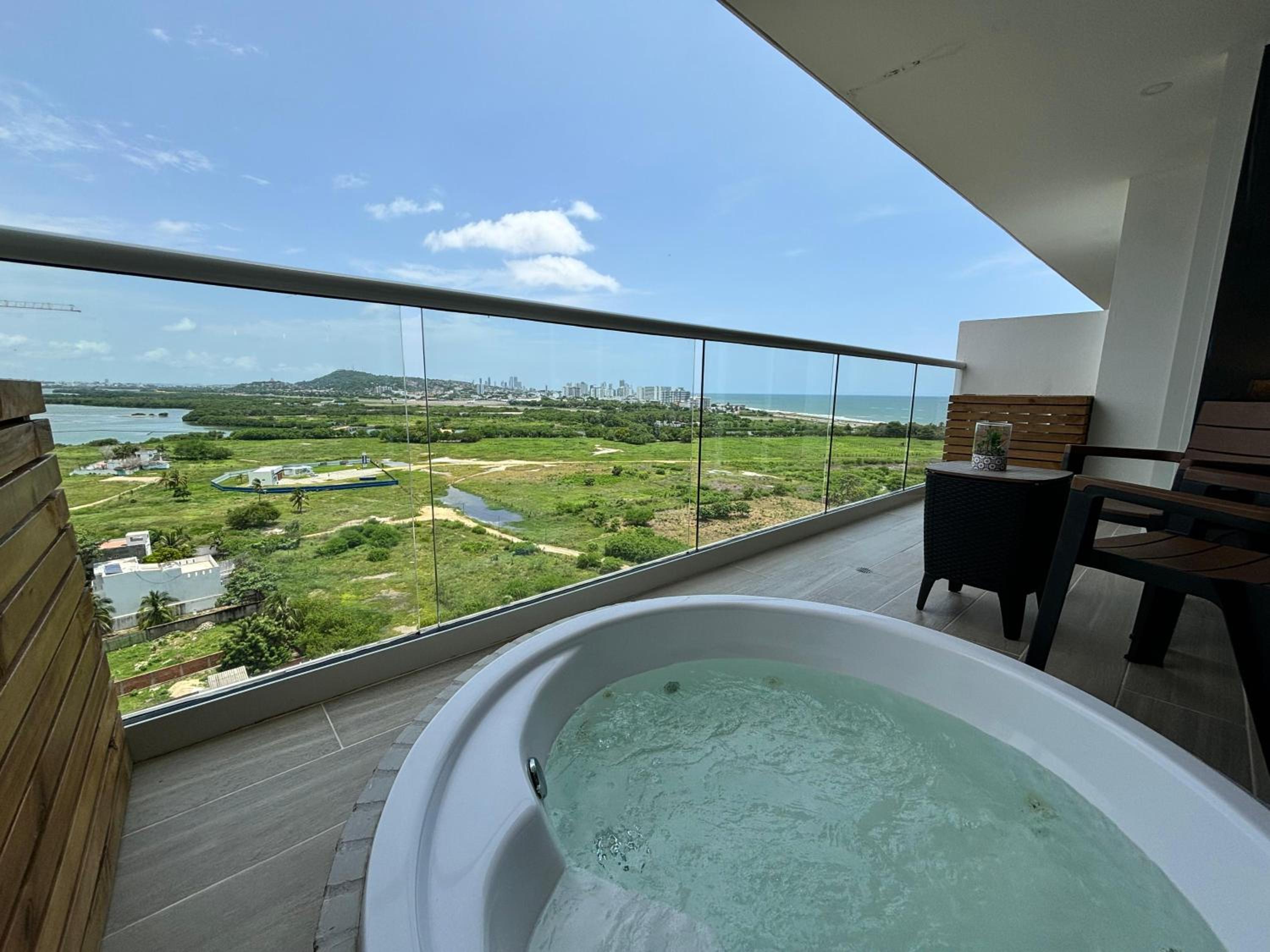 Cartagena Dominique1409 con Jacuzzi en balcón