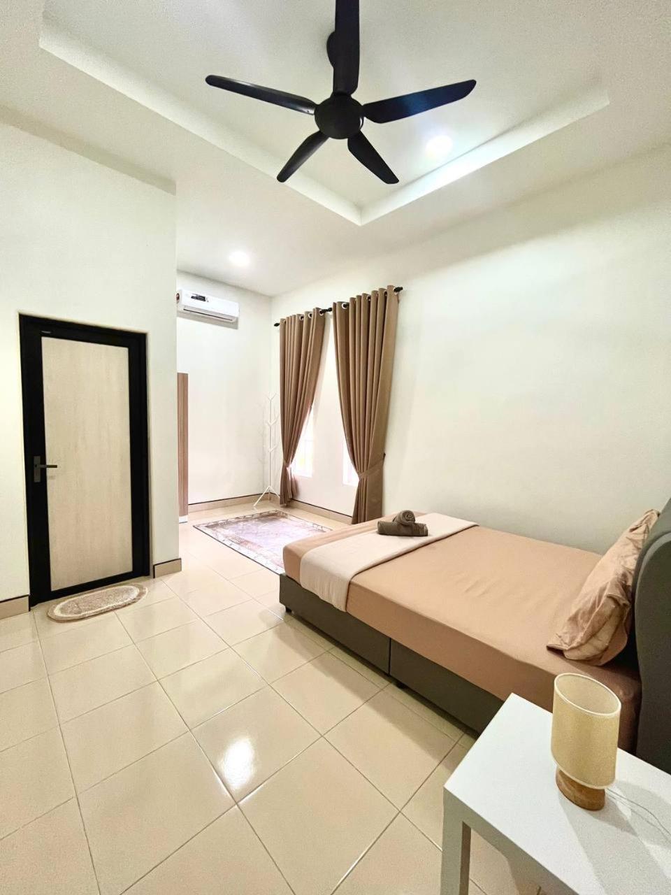 Delima Guesthouse 3 bedroom,2 toilet photo 8