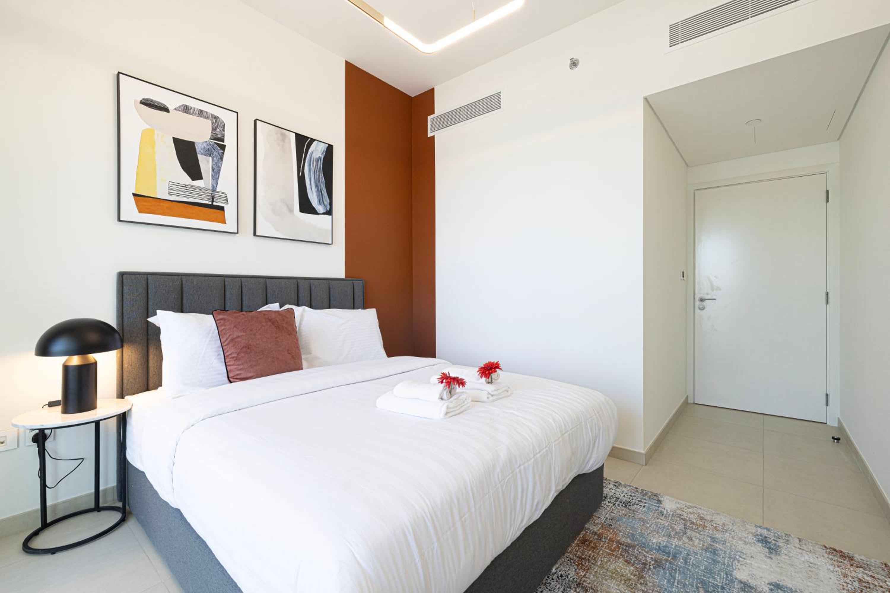Stunning Two-Bedroom Apartment with Skyline View & walk to Dubai Mall by TerraHome