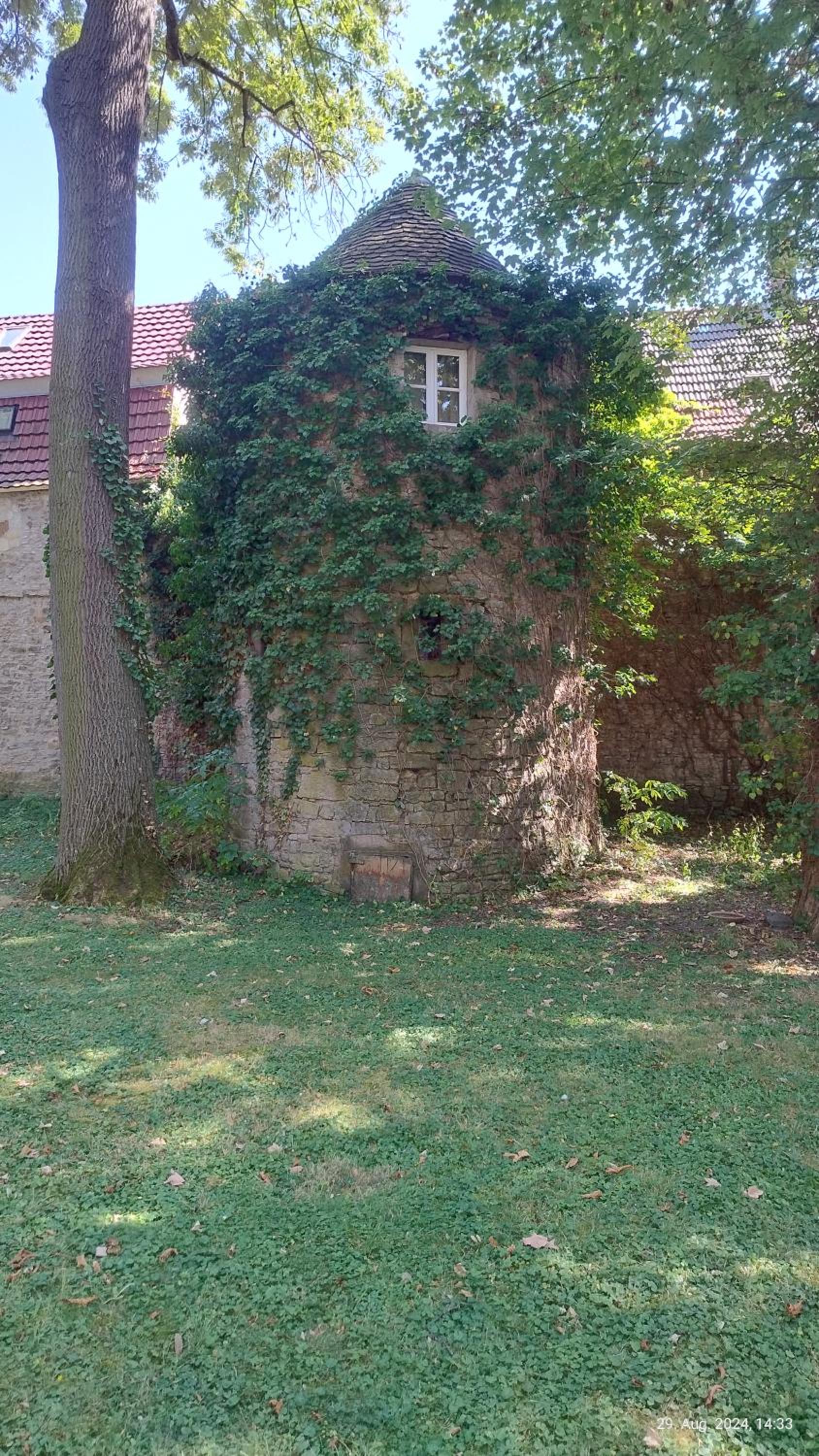 Idyllisches Wohnen an der Stadtmauer mit Turm - einzigartig in SW view 2
