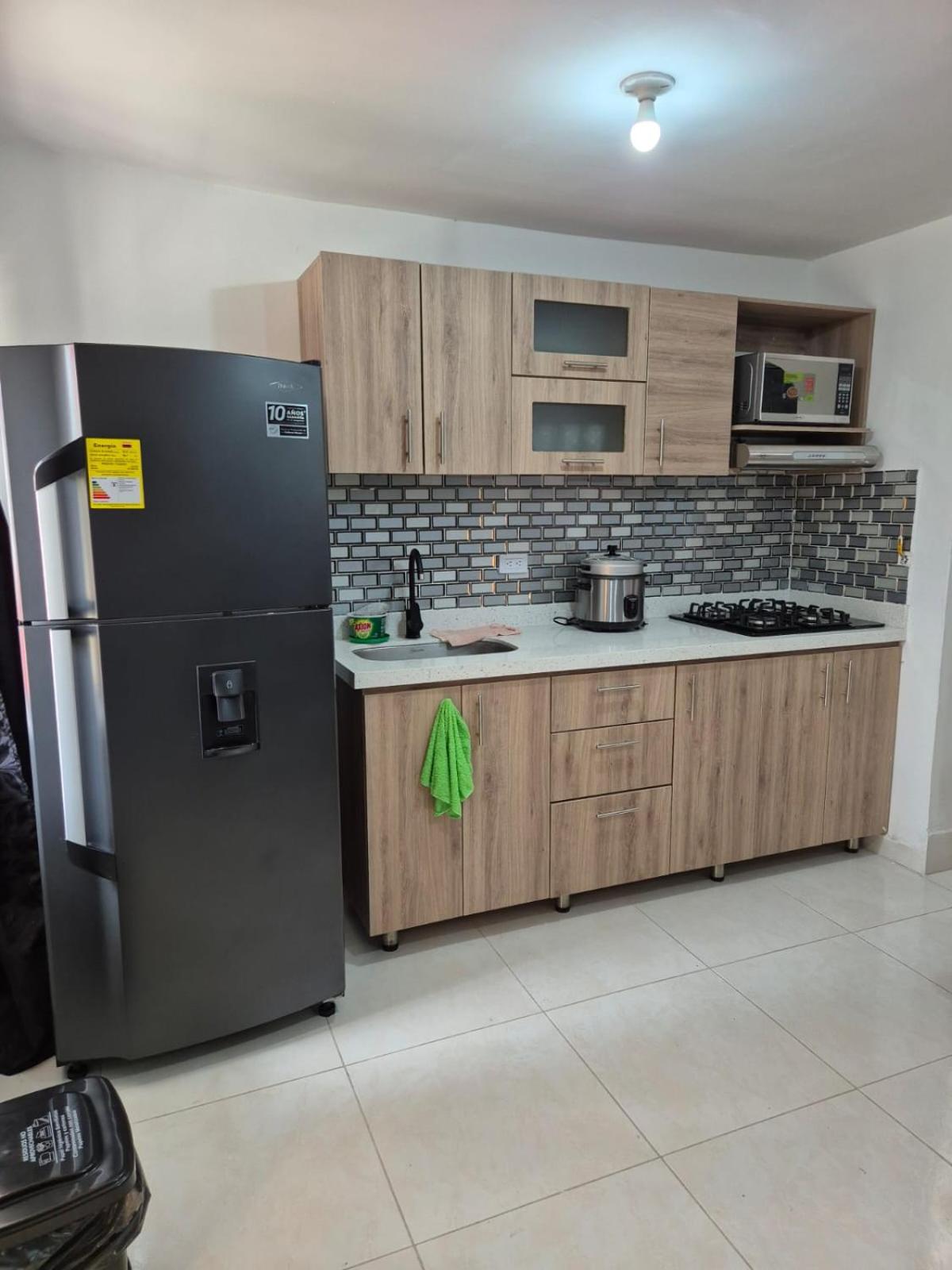 GIGANTE y ELEGANTE APARTAMENTO UNIFAMILIAR