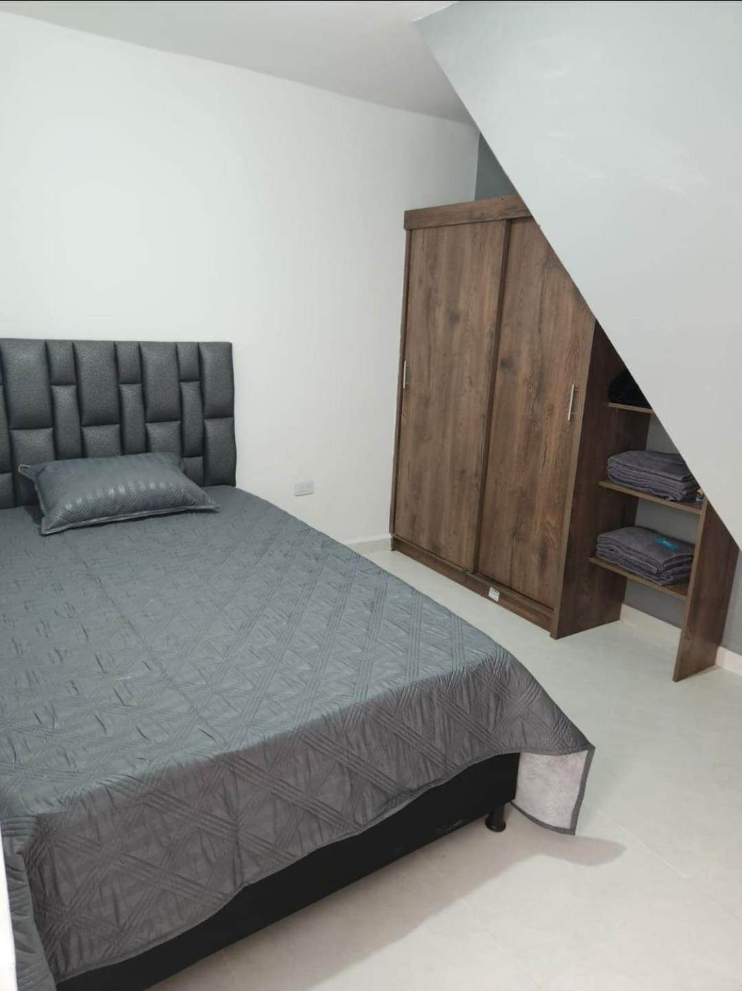 GIGANTE y ELEGANTE APARTAMENTO UNIFAMILIAR