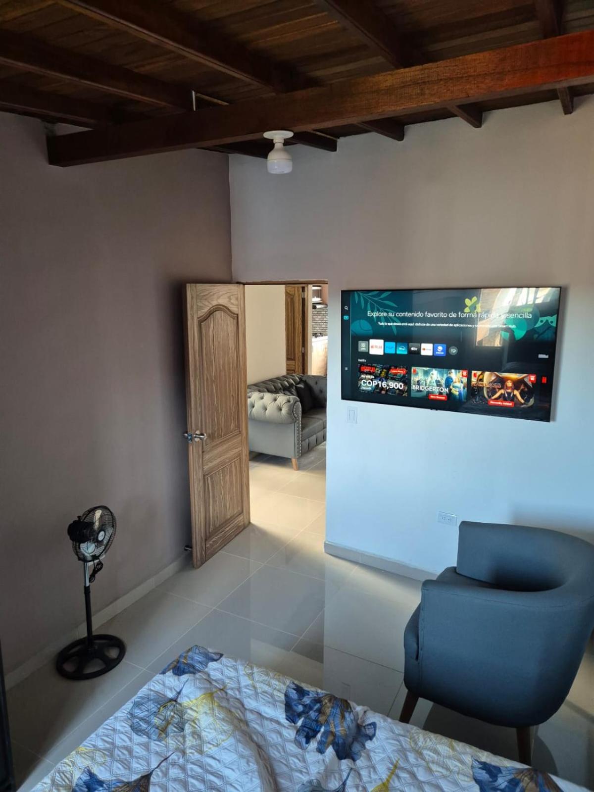 GIGANTE y ELEGANTE APARTAMENTO UNIFAMILIAR